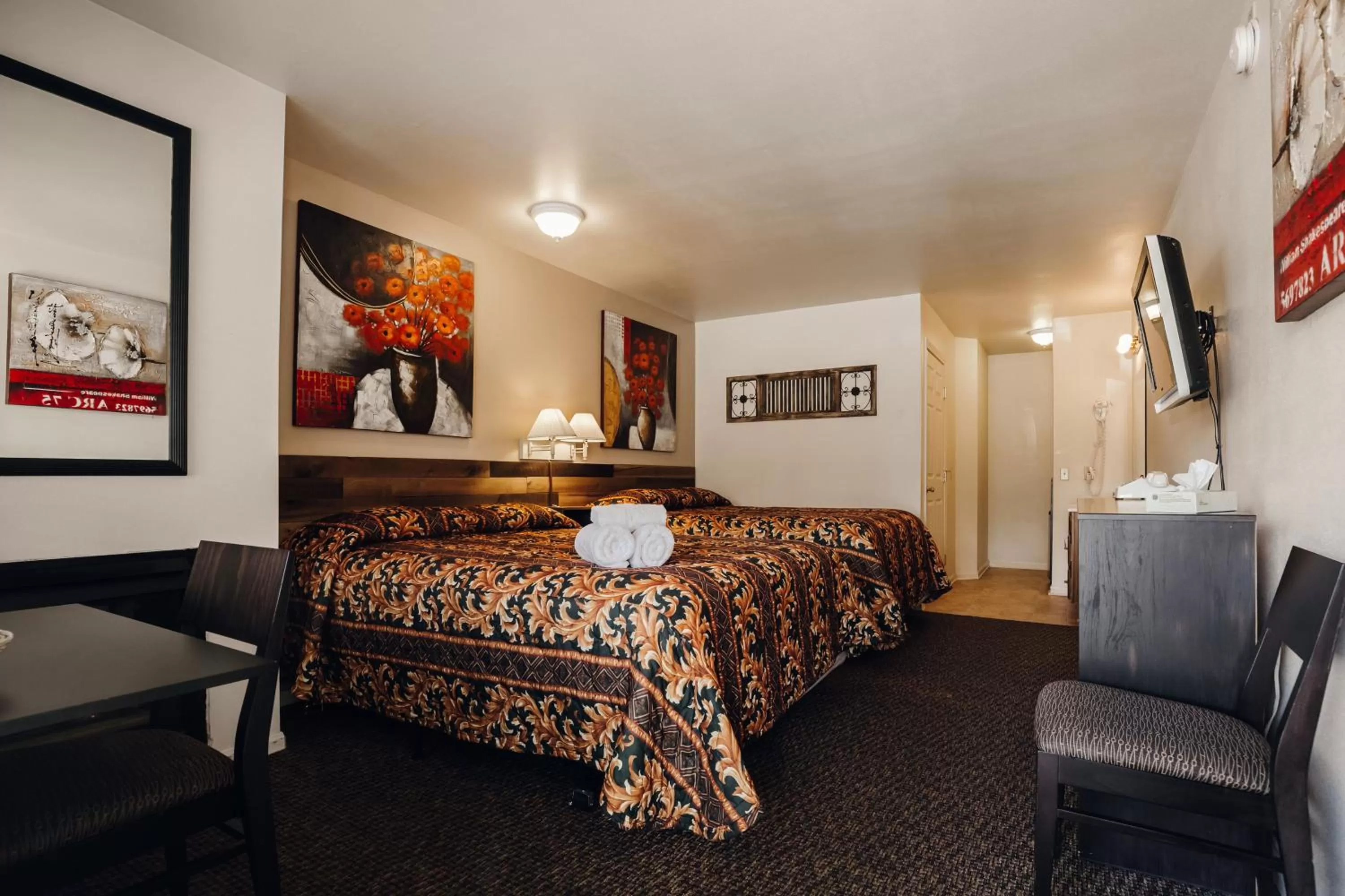 Vintage Lakeside Inn