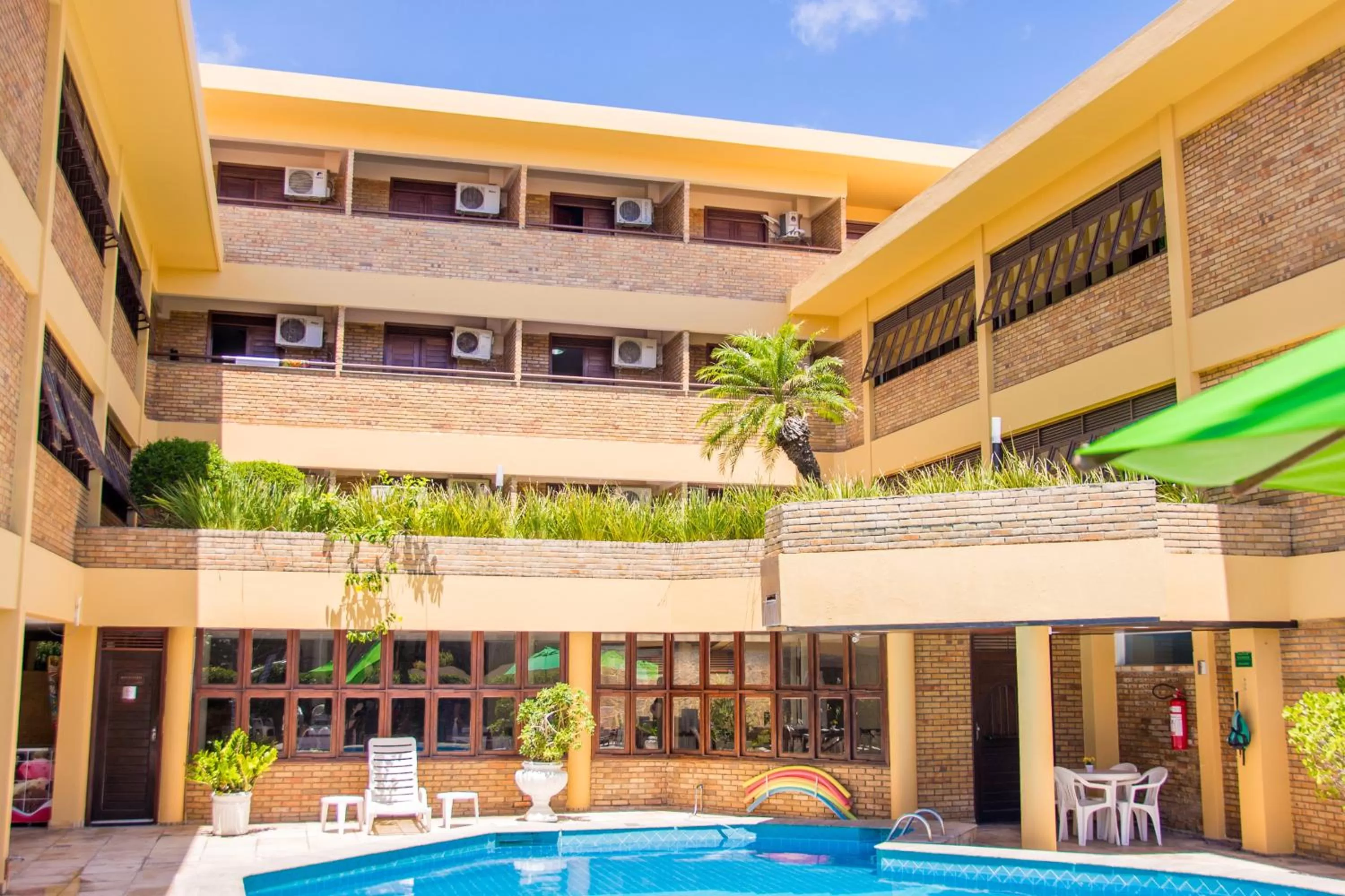 Swimming pool in Pizzato Praia Hotel