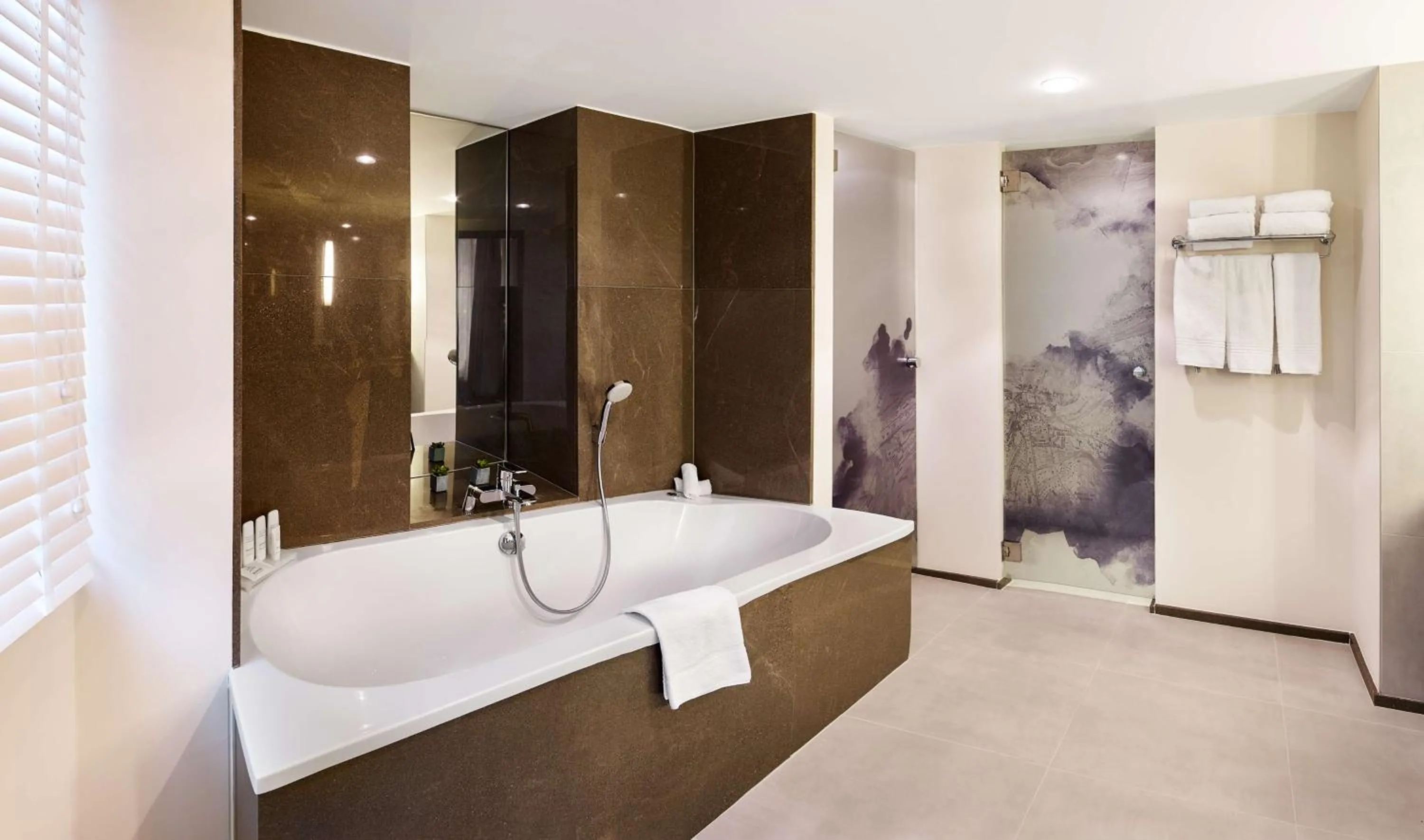 Bathroom in Radisson BLU Palace Hotel, Spa