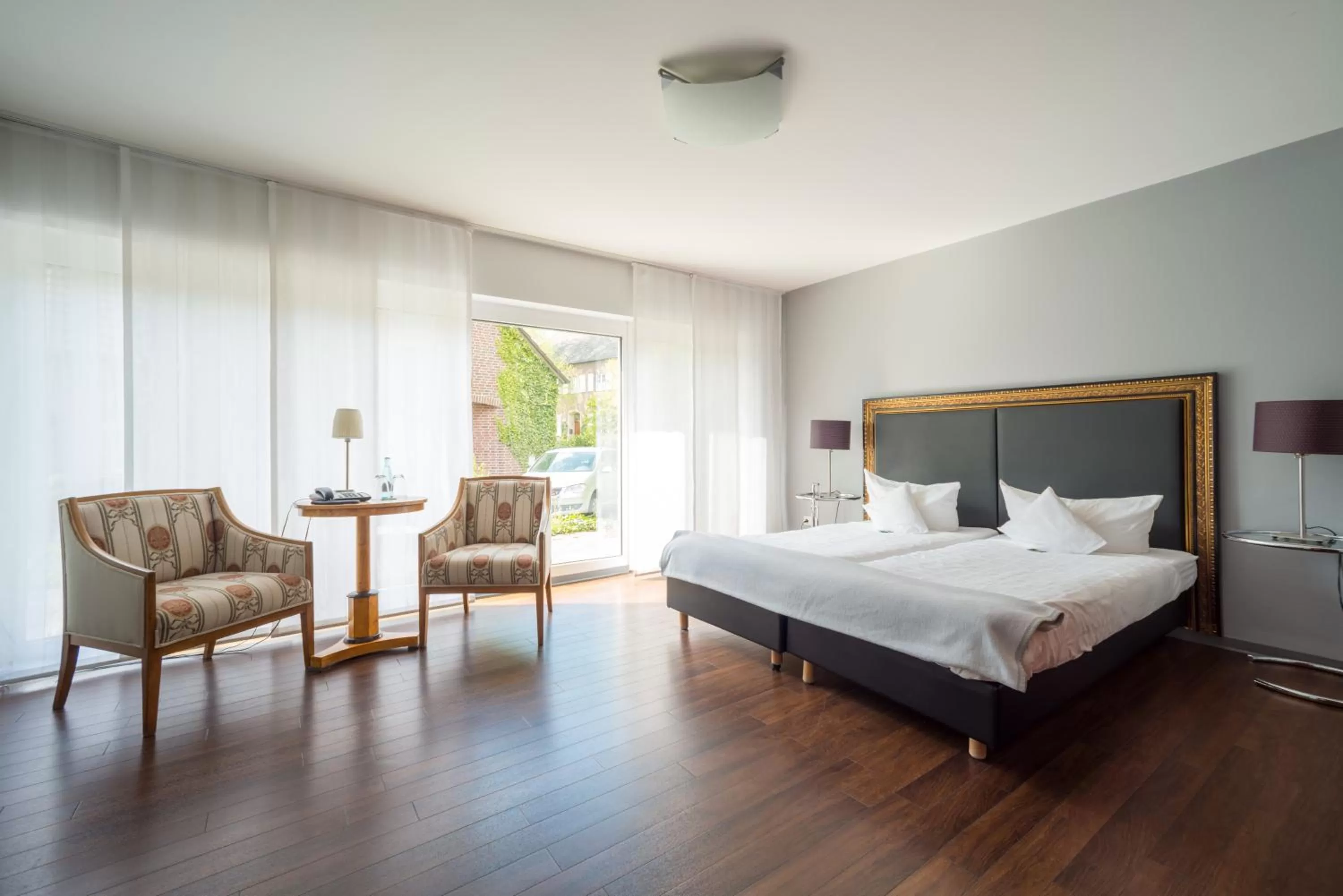 Photo of the whole room, Bed in zuhause bei Hoffmann