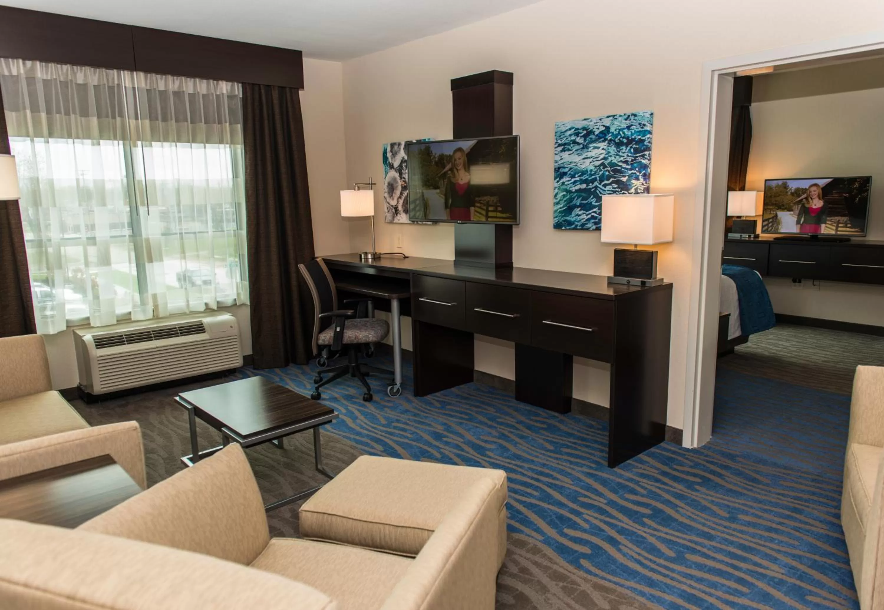 Bedroom in Holiday Inn Owensboro Riverfront by IHG