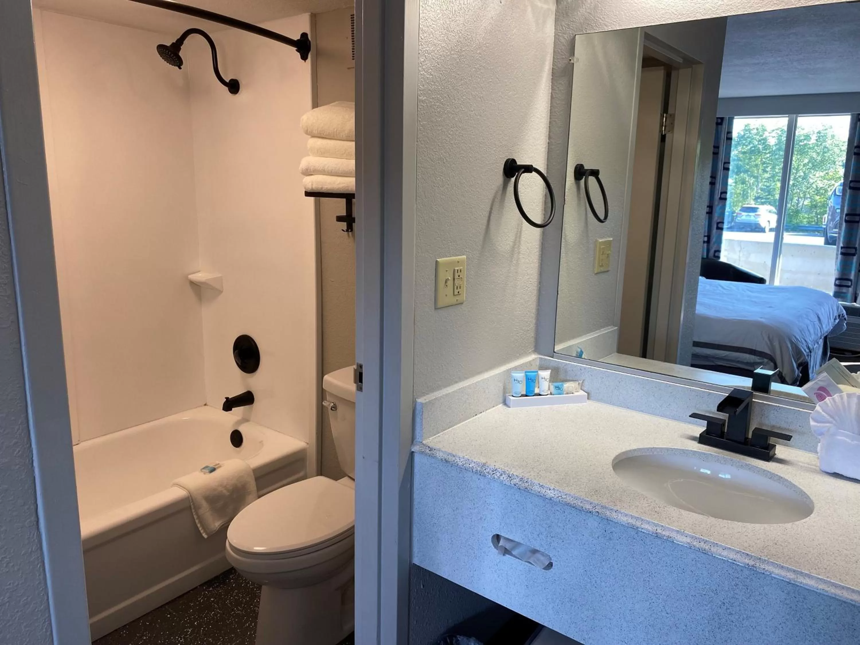 Bathroom, Bed in The Resort at Lake of the Ozarks