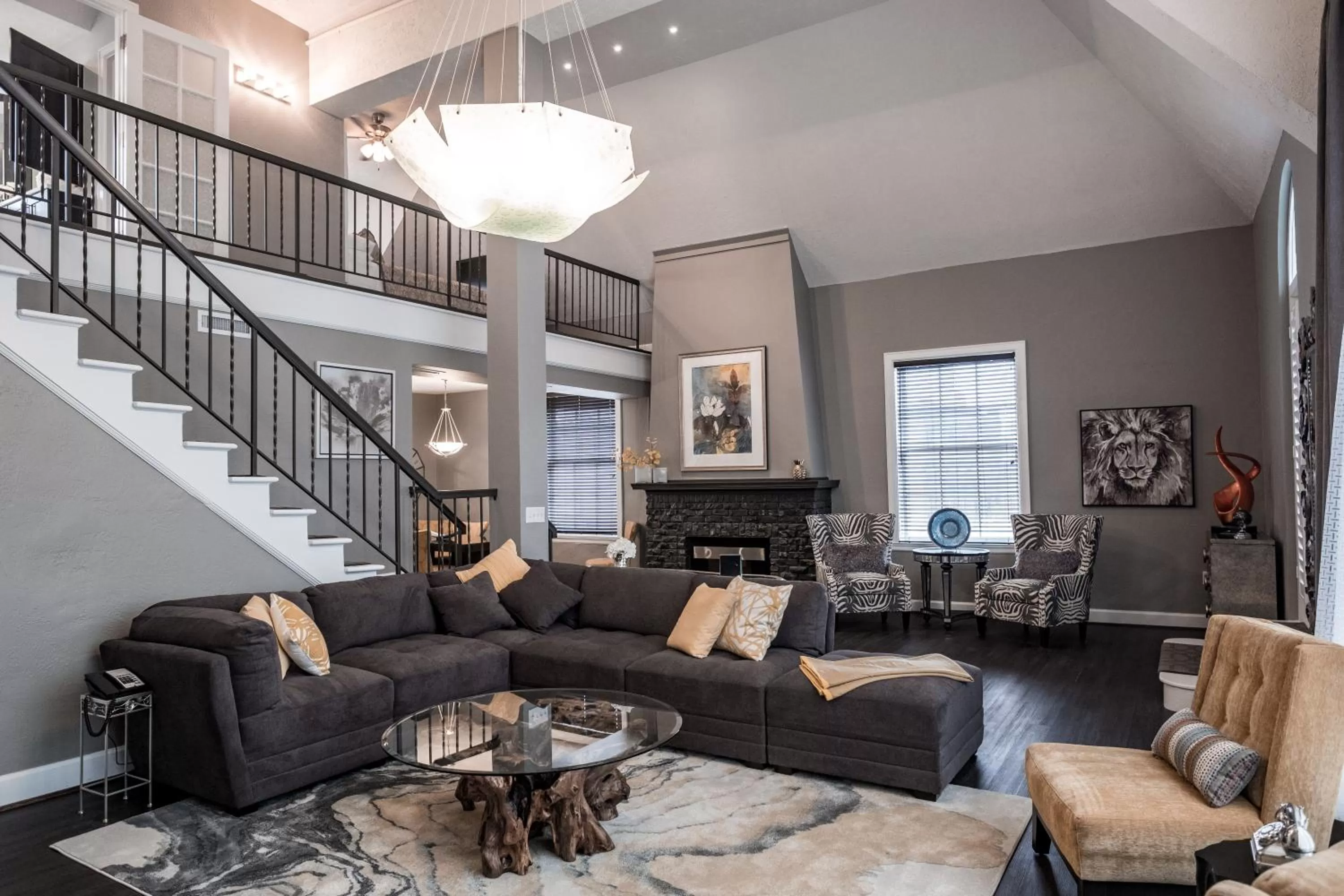 Living room in Magnolia Hotel Omaha