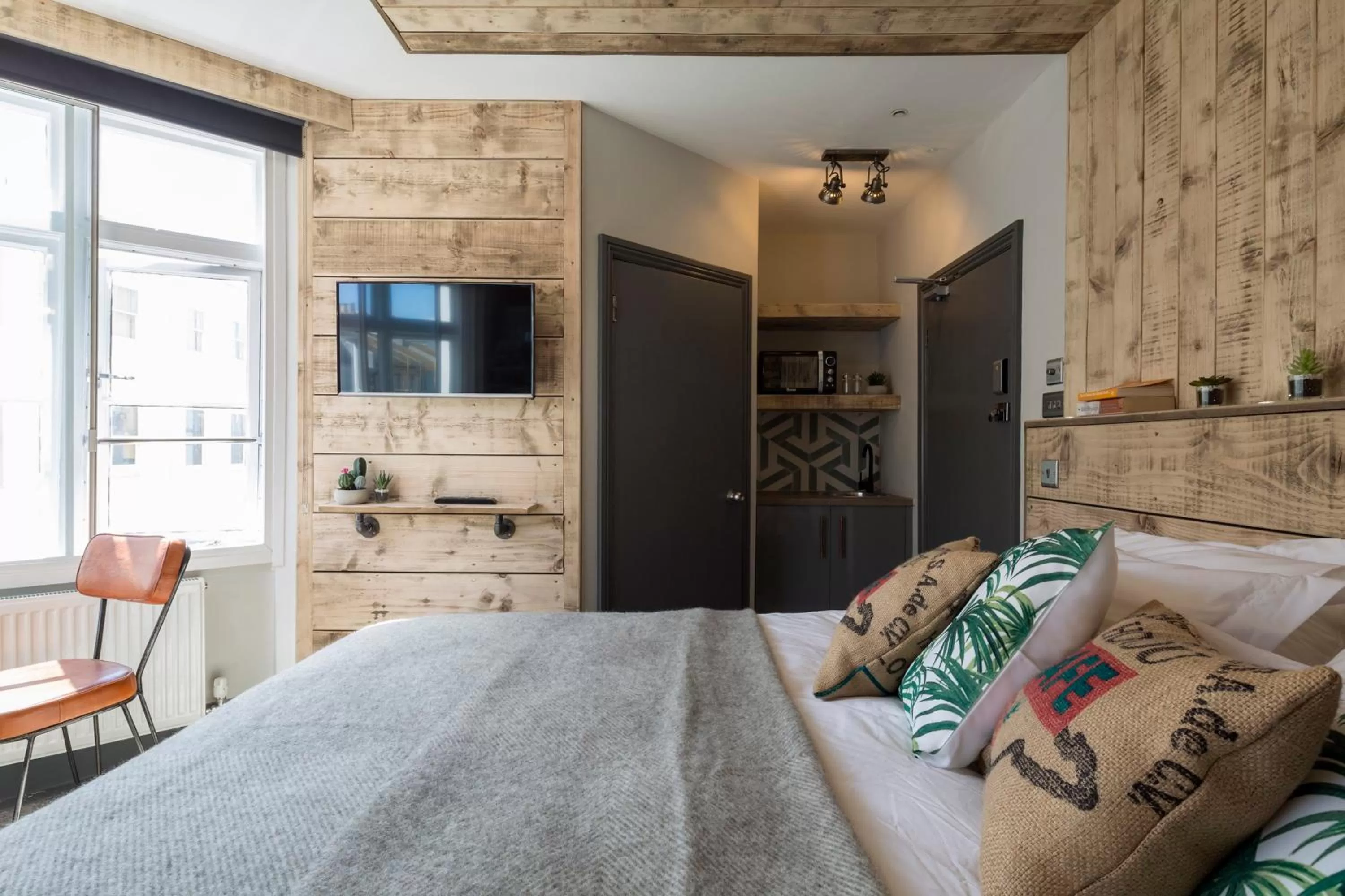 Bed in One Broad Street