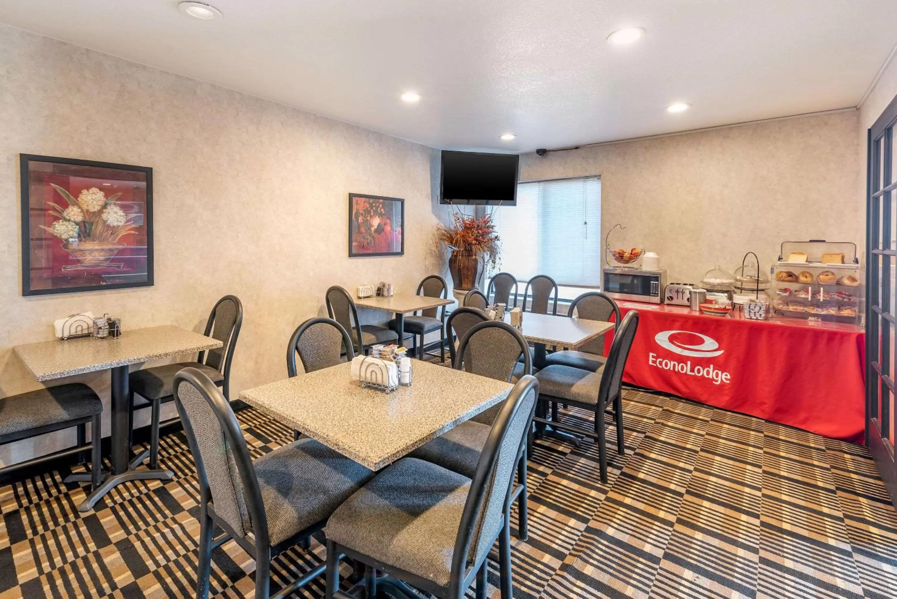 Restaurant/places to eat in Econo Lodge Pueblo North