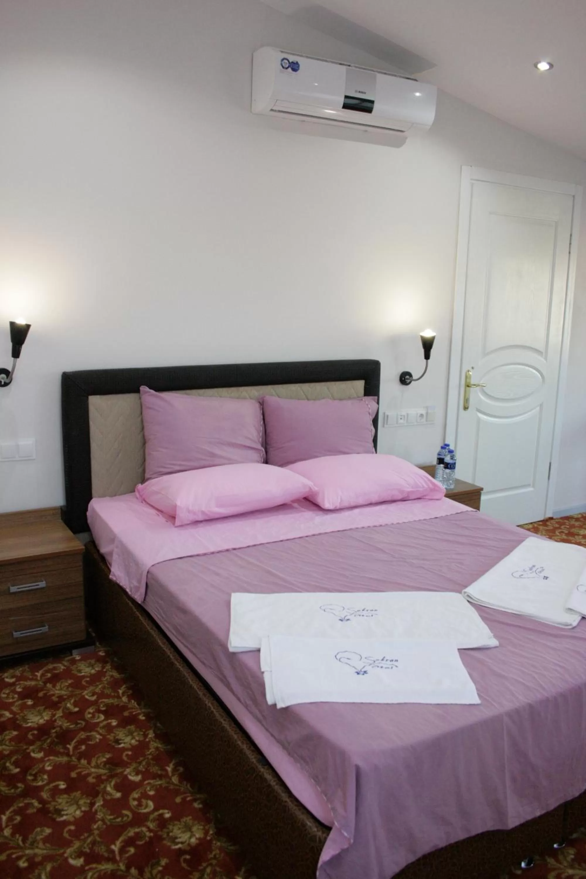 Photo of the whole room, Bed in Sakran Hotel