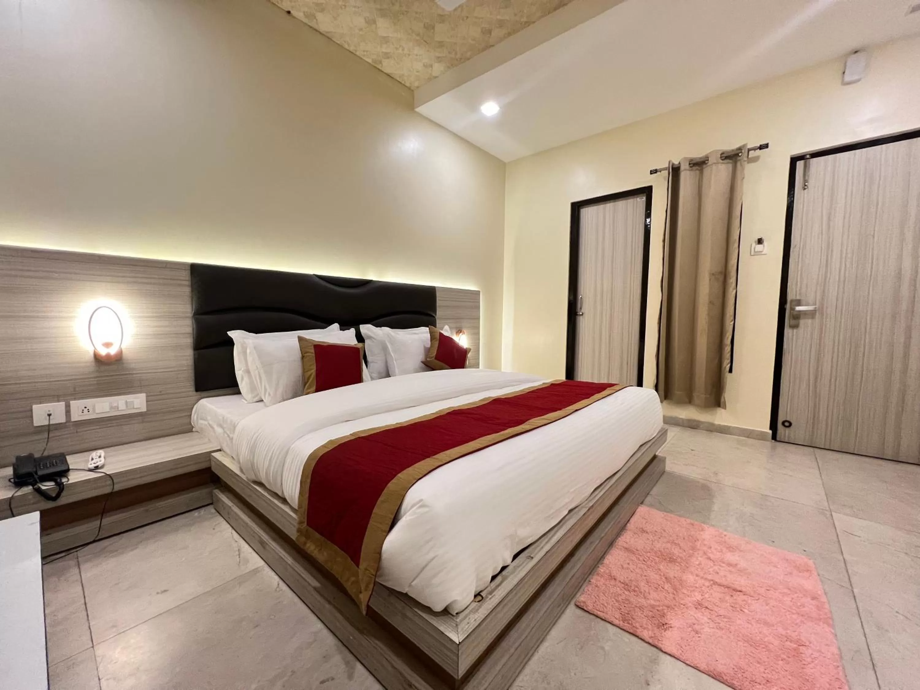 Bedroom, Bed in Hotel White Orchid Dalhausie