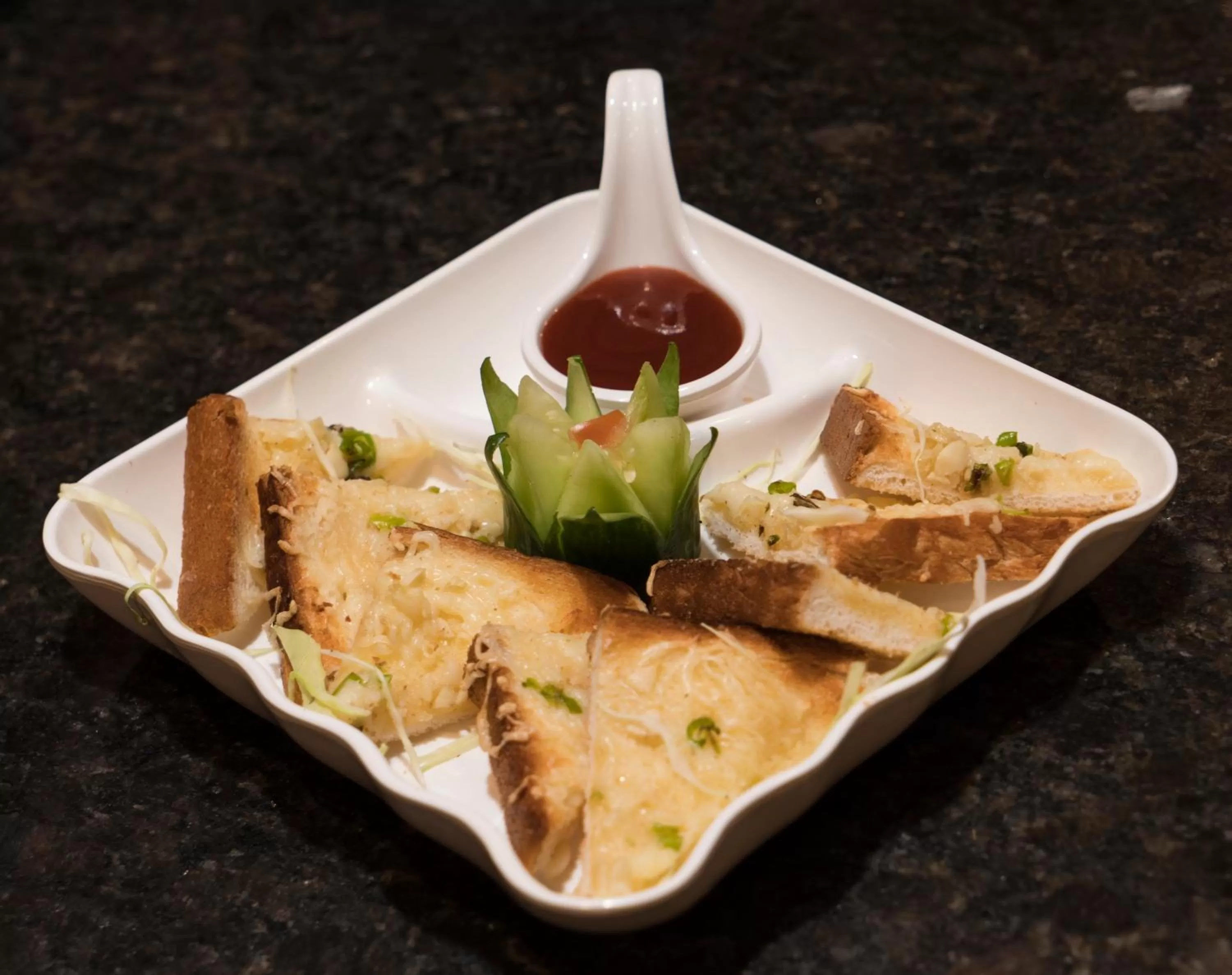 Food and drinks in Uddhav Vilas A Family Hotel