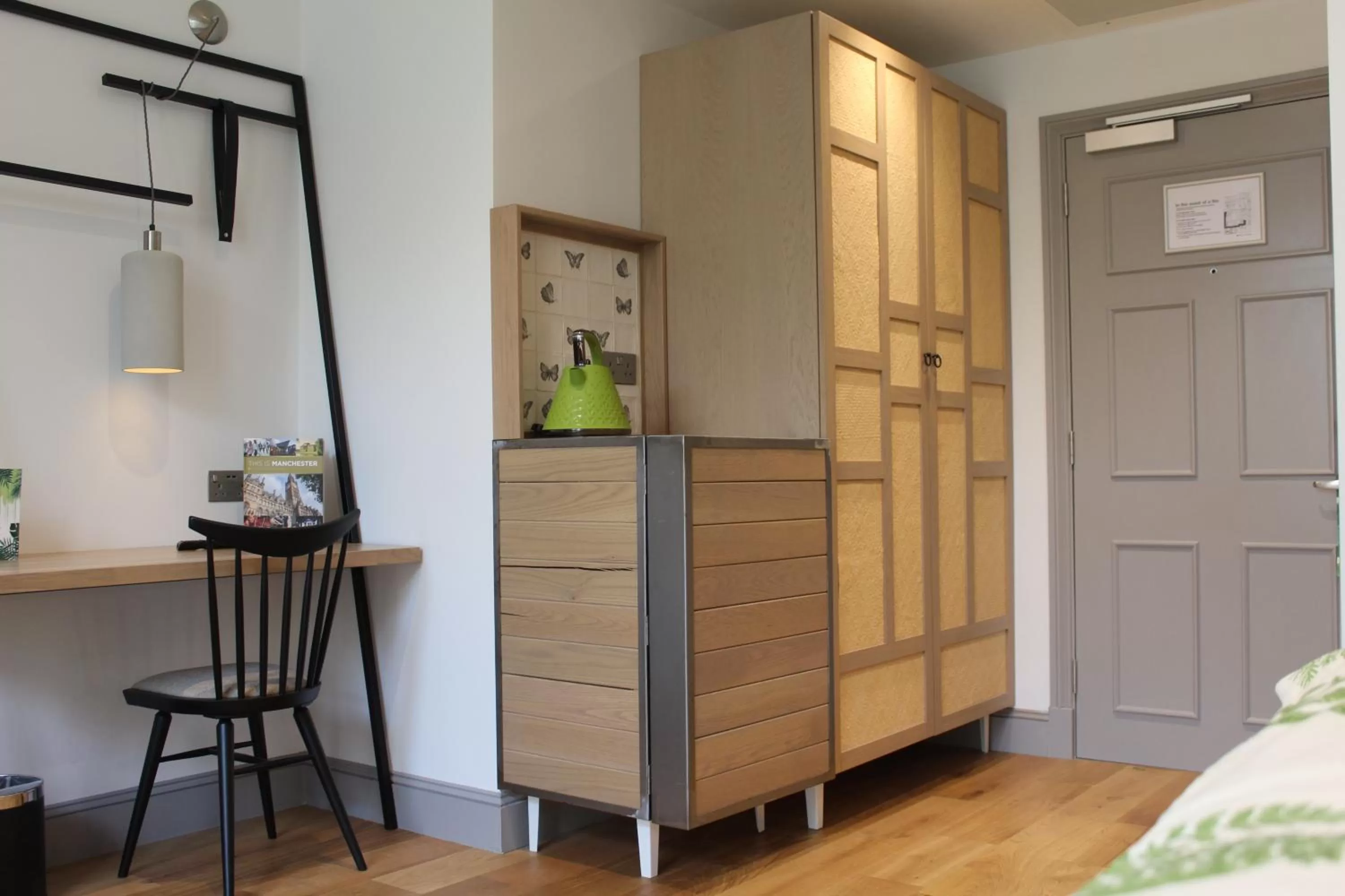 Photo of the whole room, Bed in The Gardens Hotel