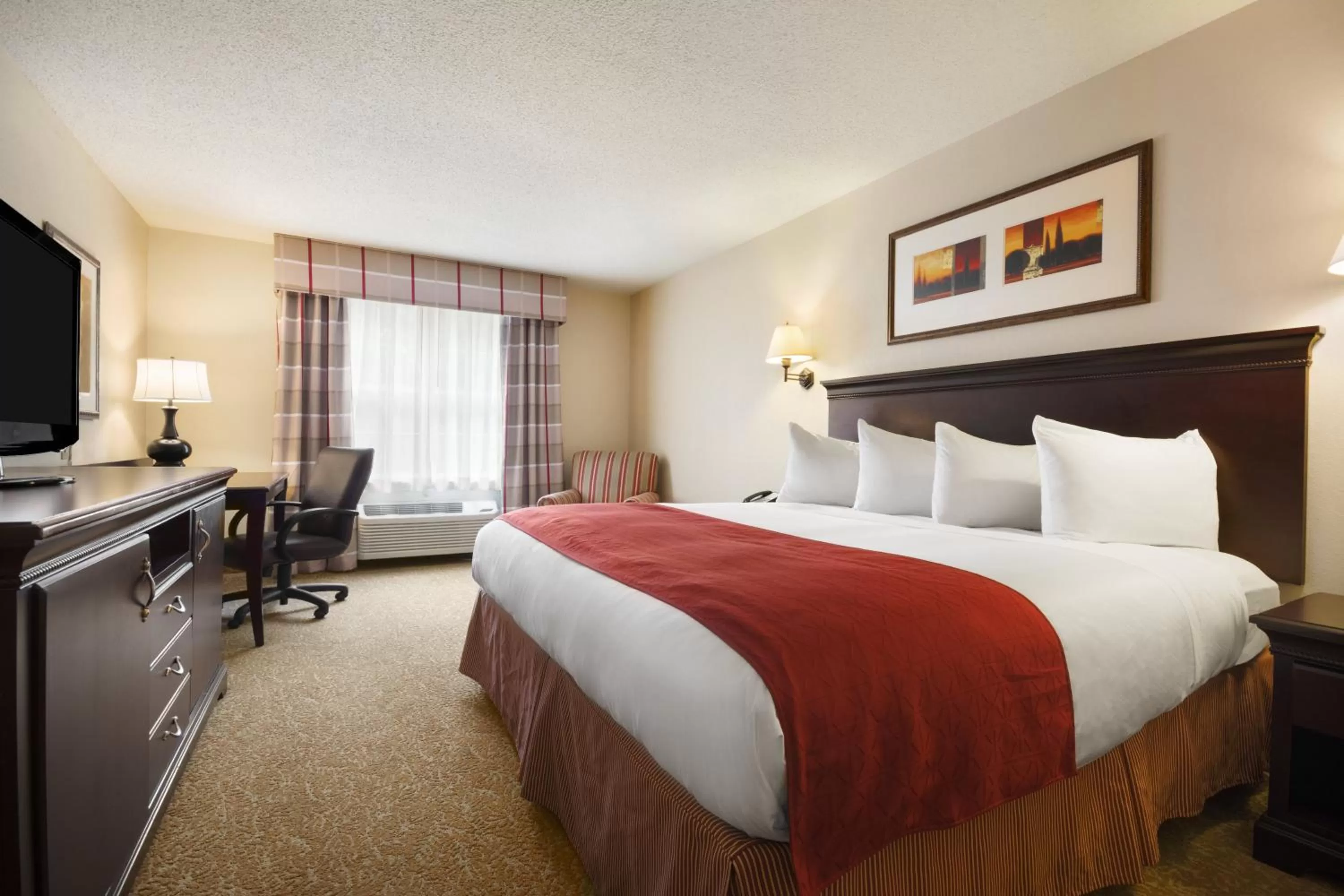 Photo of the whole room, Bed in Country Inn & Suites by Radisson, Norcross, GA