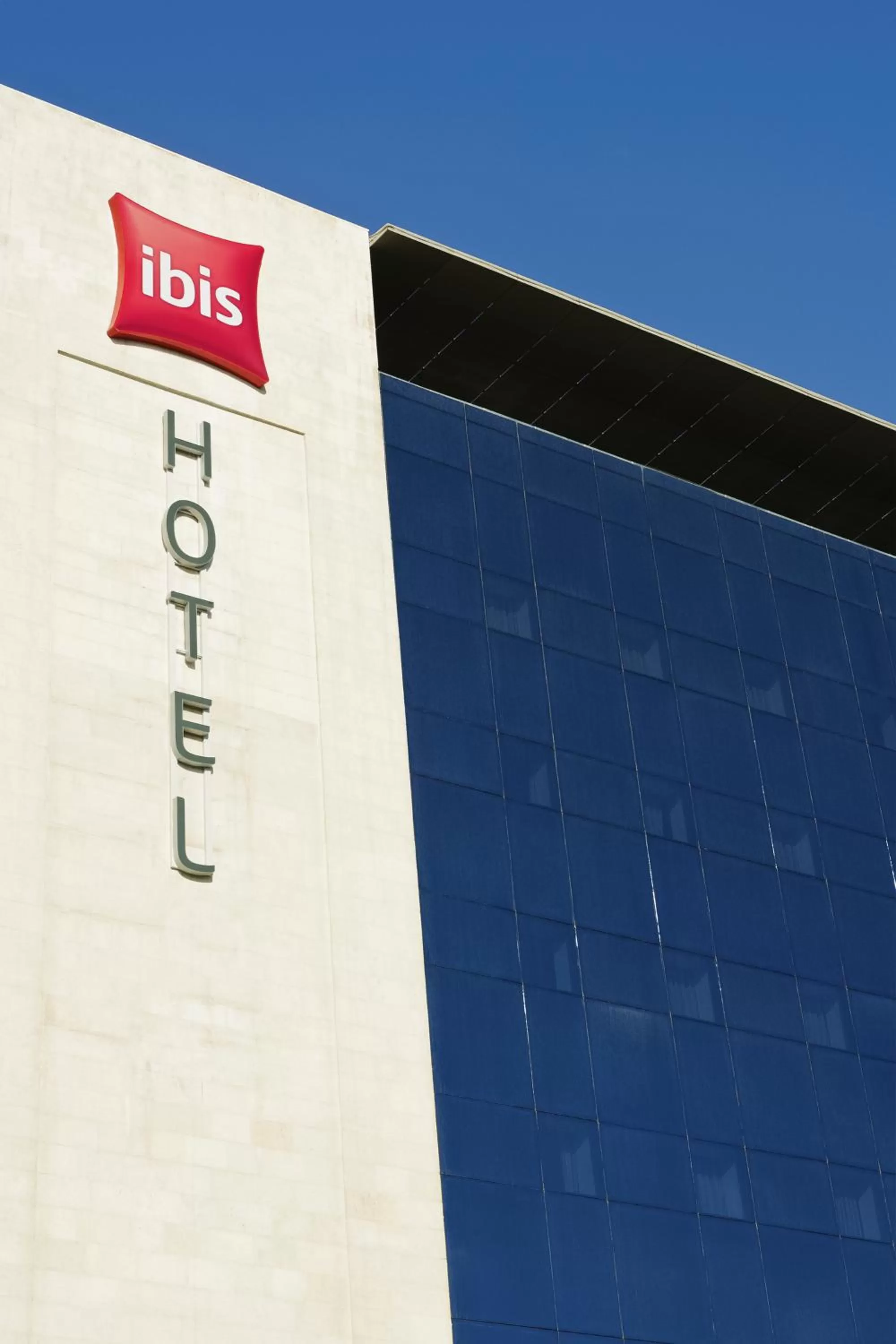 Facade/entrance in ibis Amman