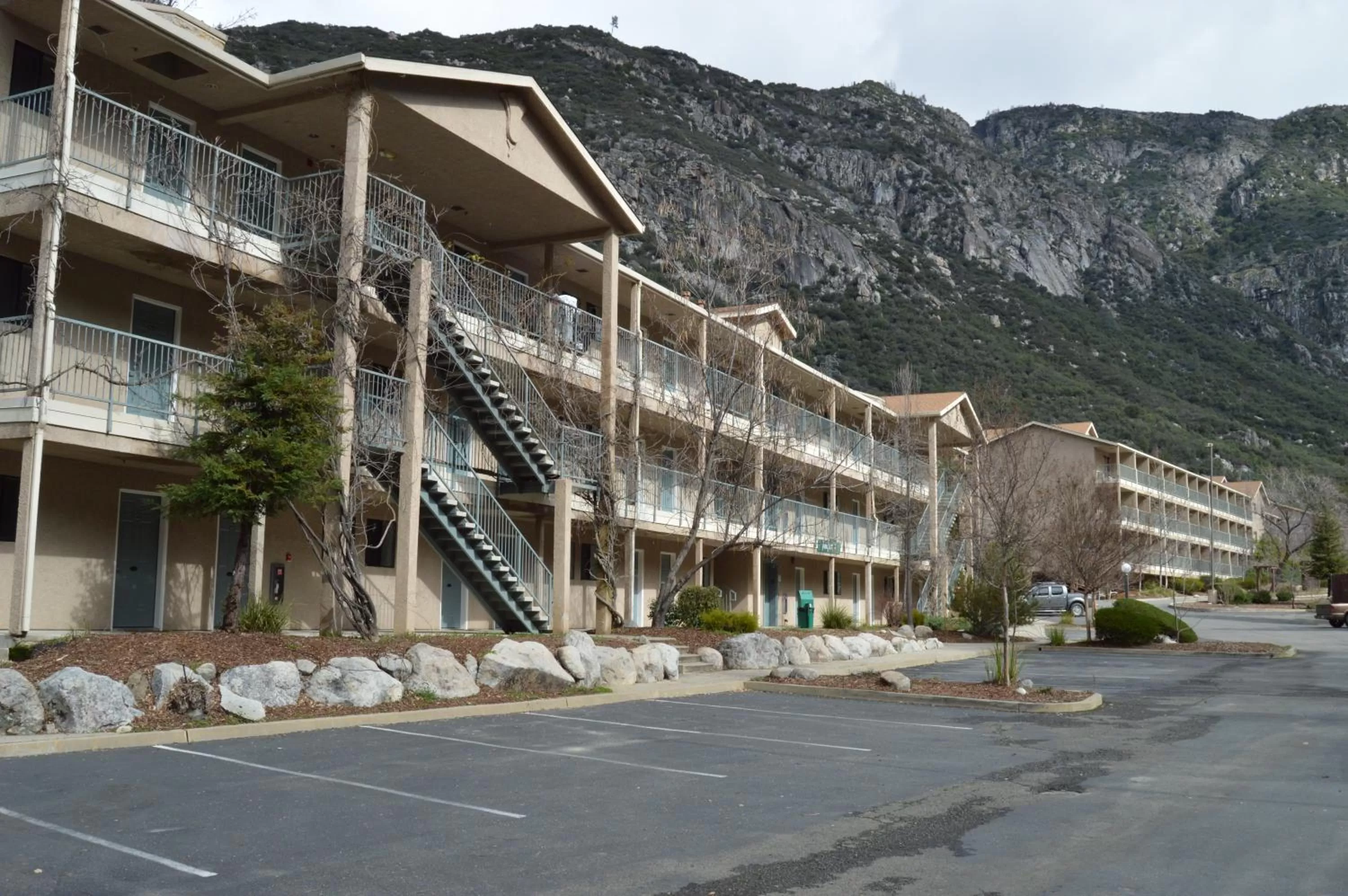 Property building in Yosemite View Lodge