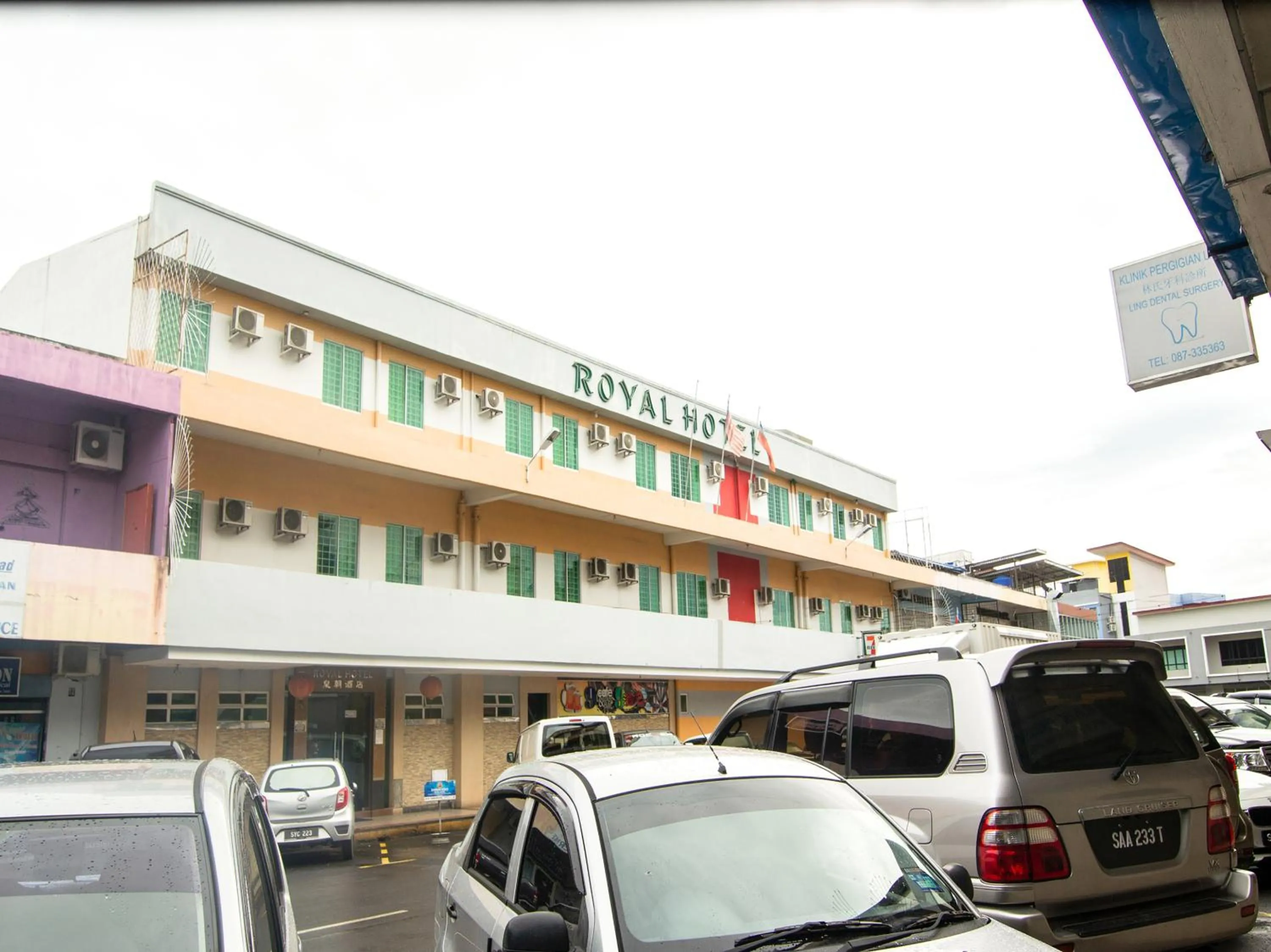 Property Building in OYO 89408 Royal Hotel