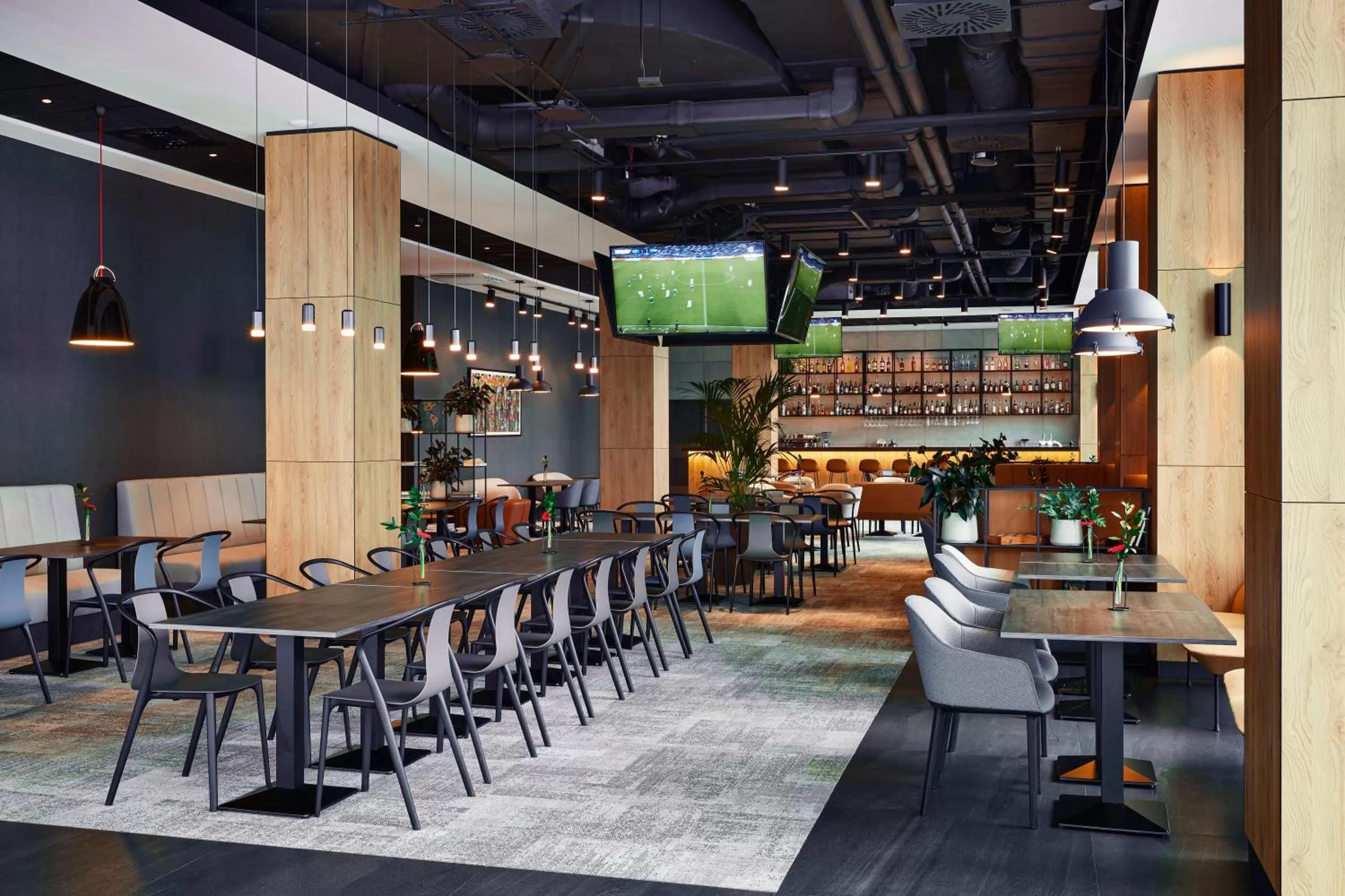 Restaurant/places to eat in Q Hotel Plus Wrocław Bielany