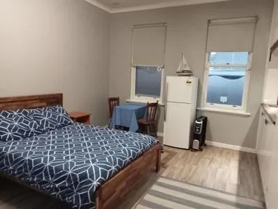 Queen Studio in 1849 Backpackers Albany