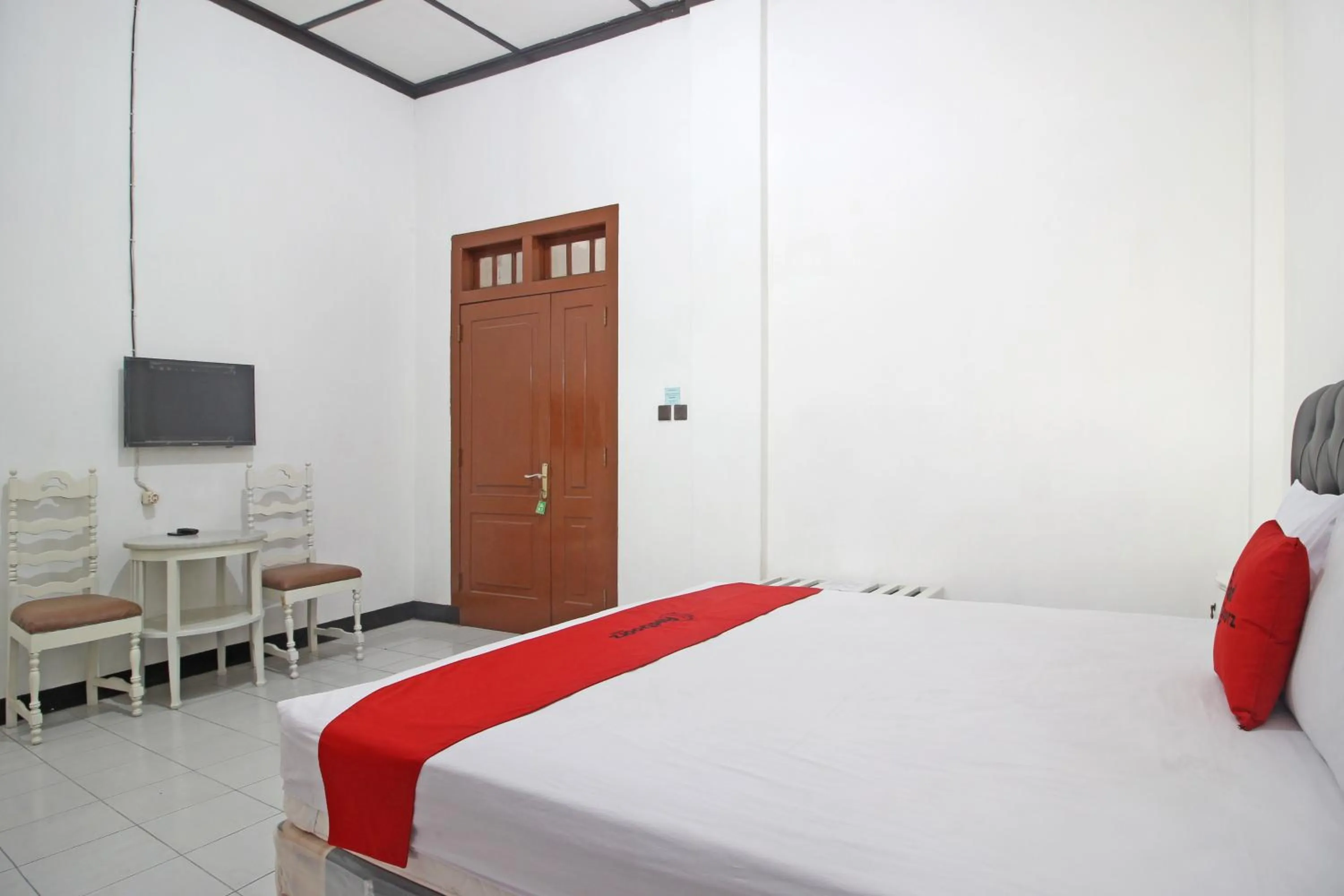 Bedroom, Bed in RedDoorz Plus @ Taman Siswa 3
