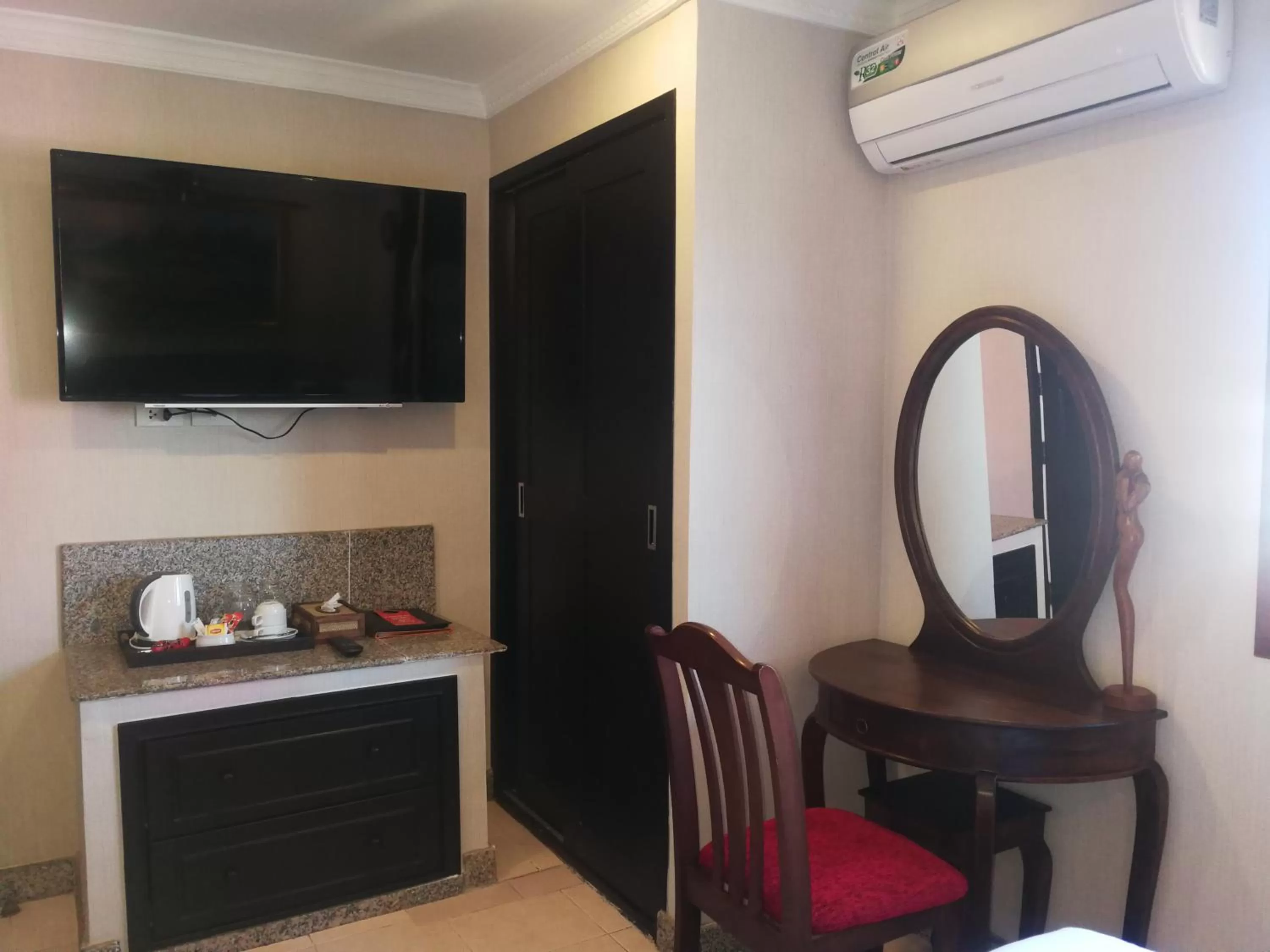 TV and multimedia in The Ambiance Hotel