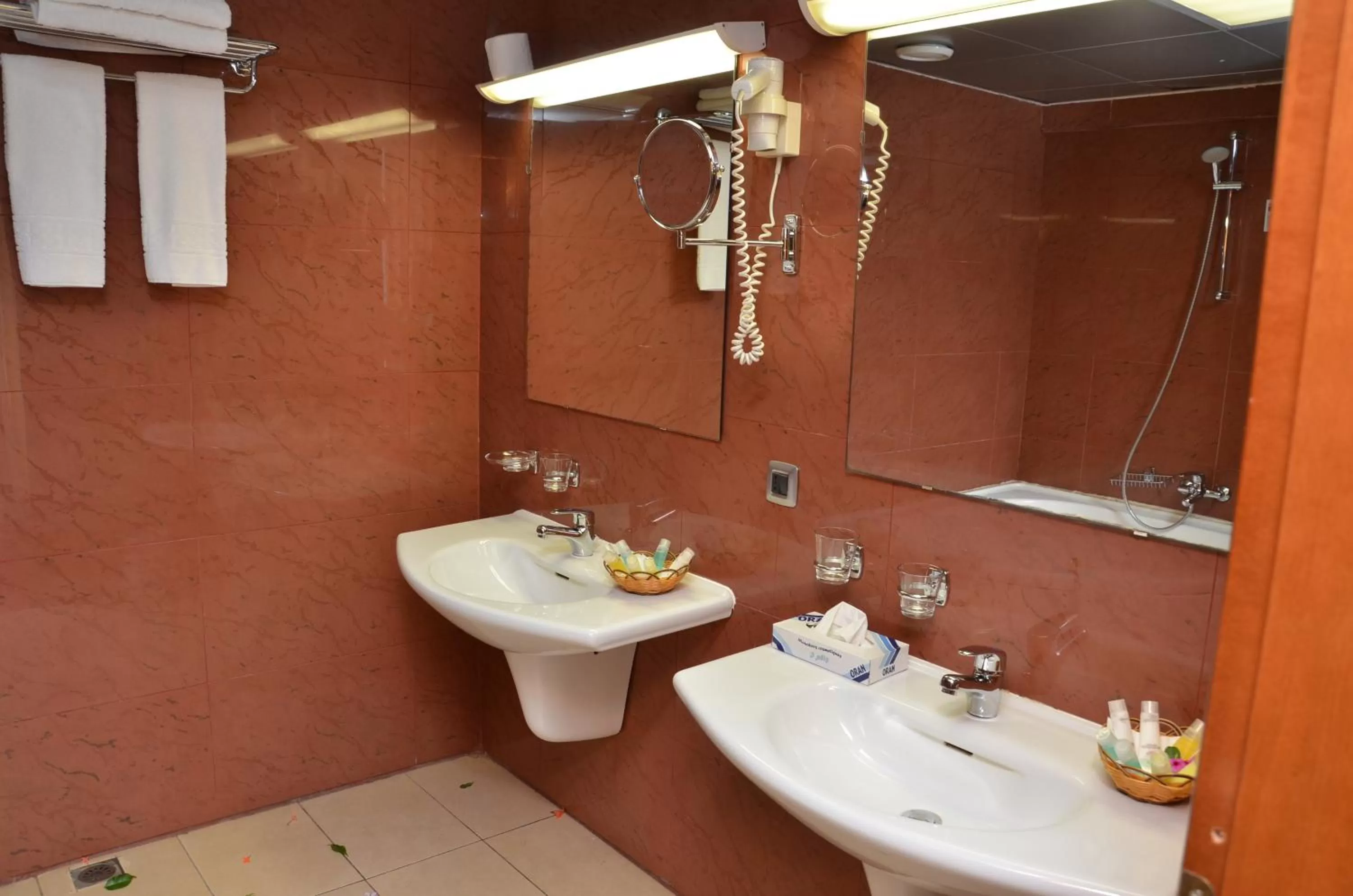 Bathroom in Djeuga Palace Hotel