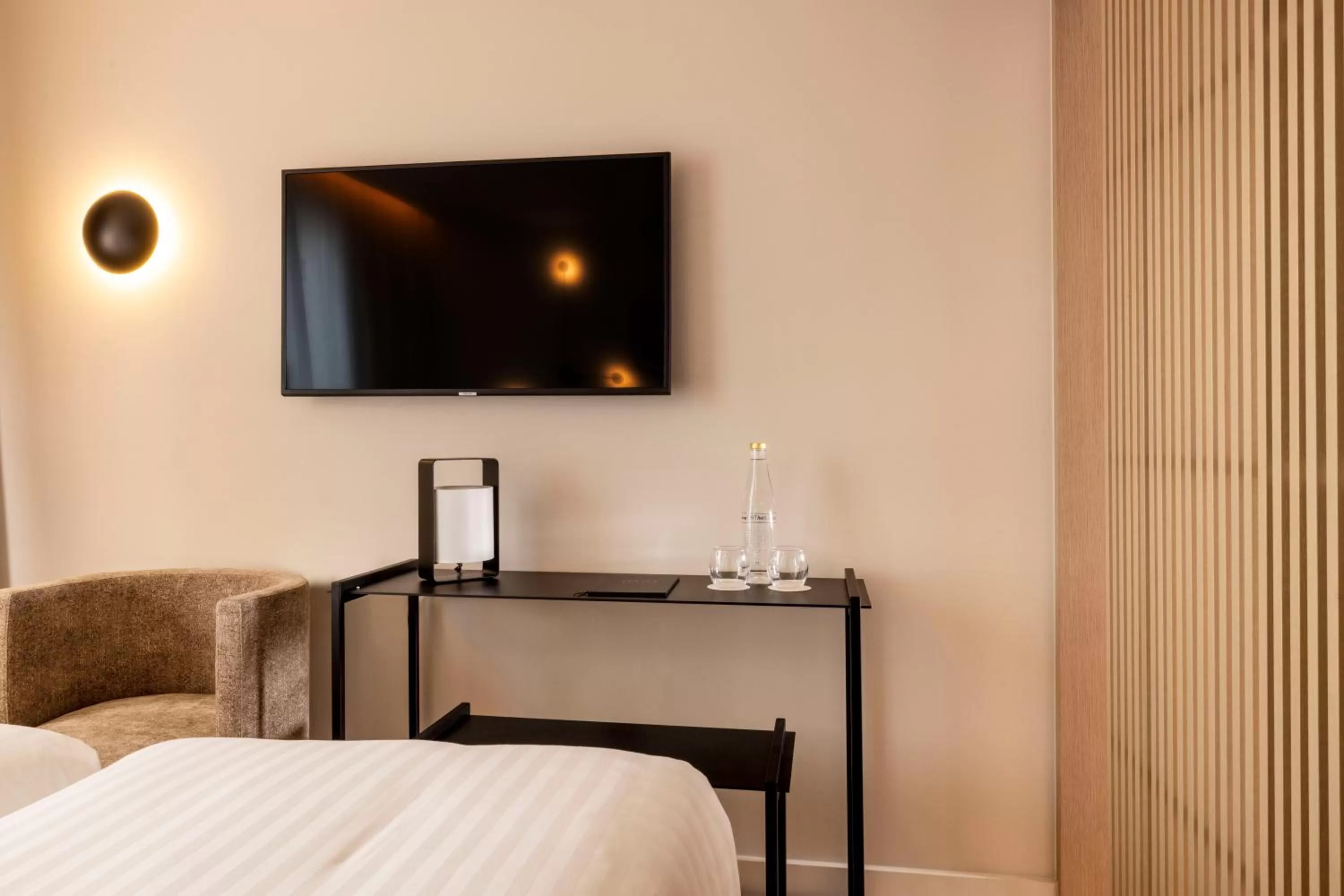 TV and multimedia, Bed in Hôtel Esté