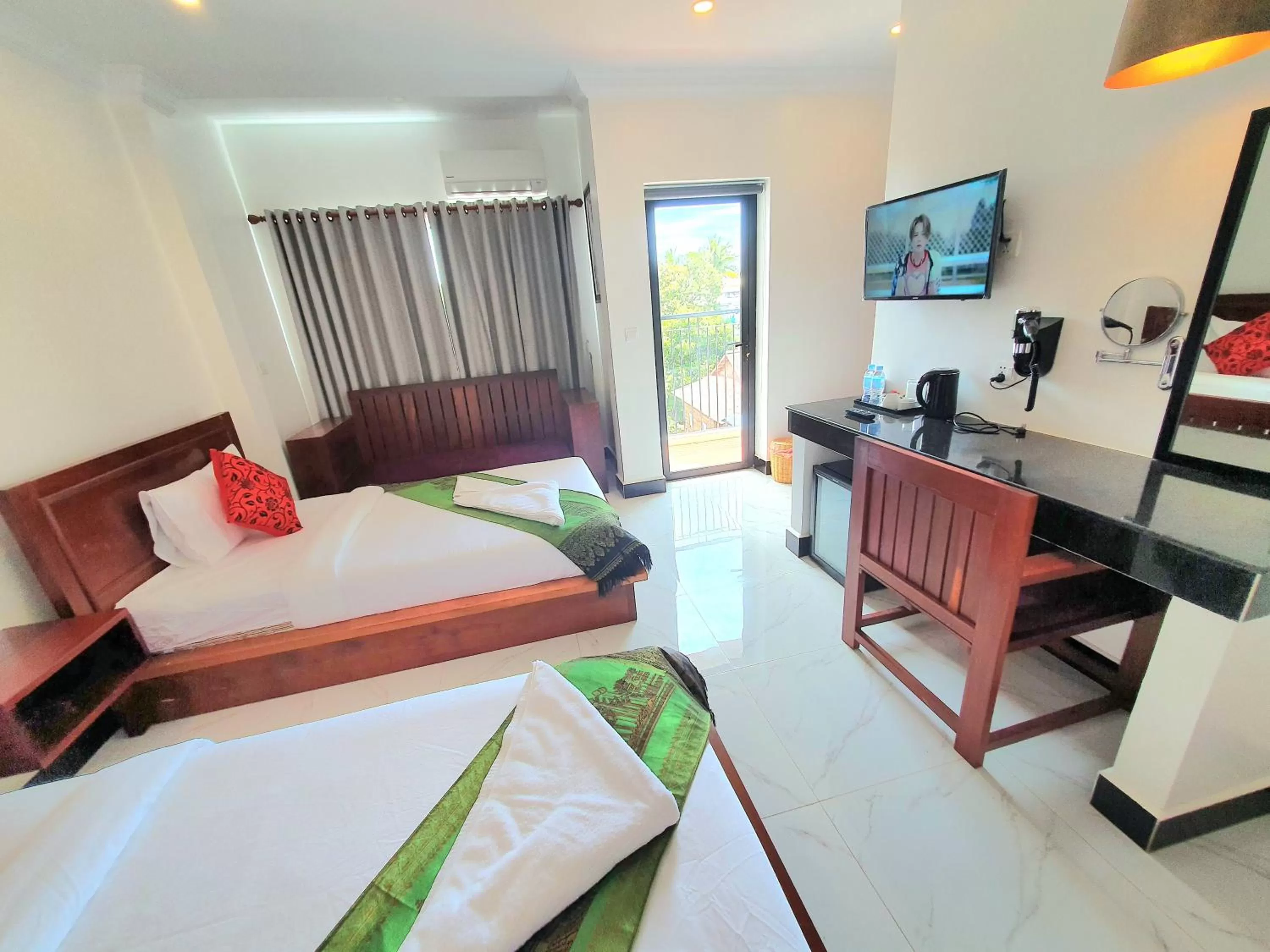 Bed in Long Night Siem Reap Hotel