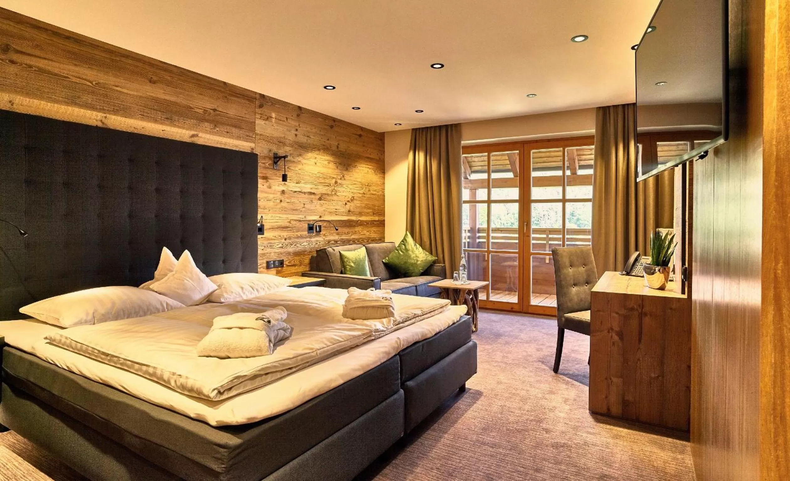 Photo of the whole room, Bed in Zedernhof Gesundheits- & Wellnesshotel