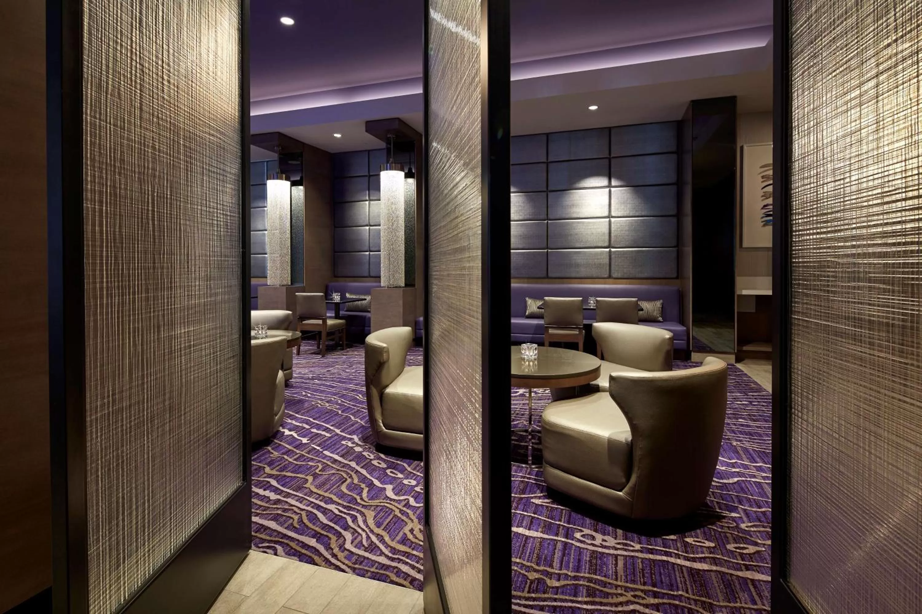 Lounge or bar in Hilton Long Beach Hotel