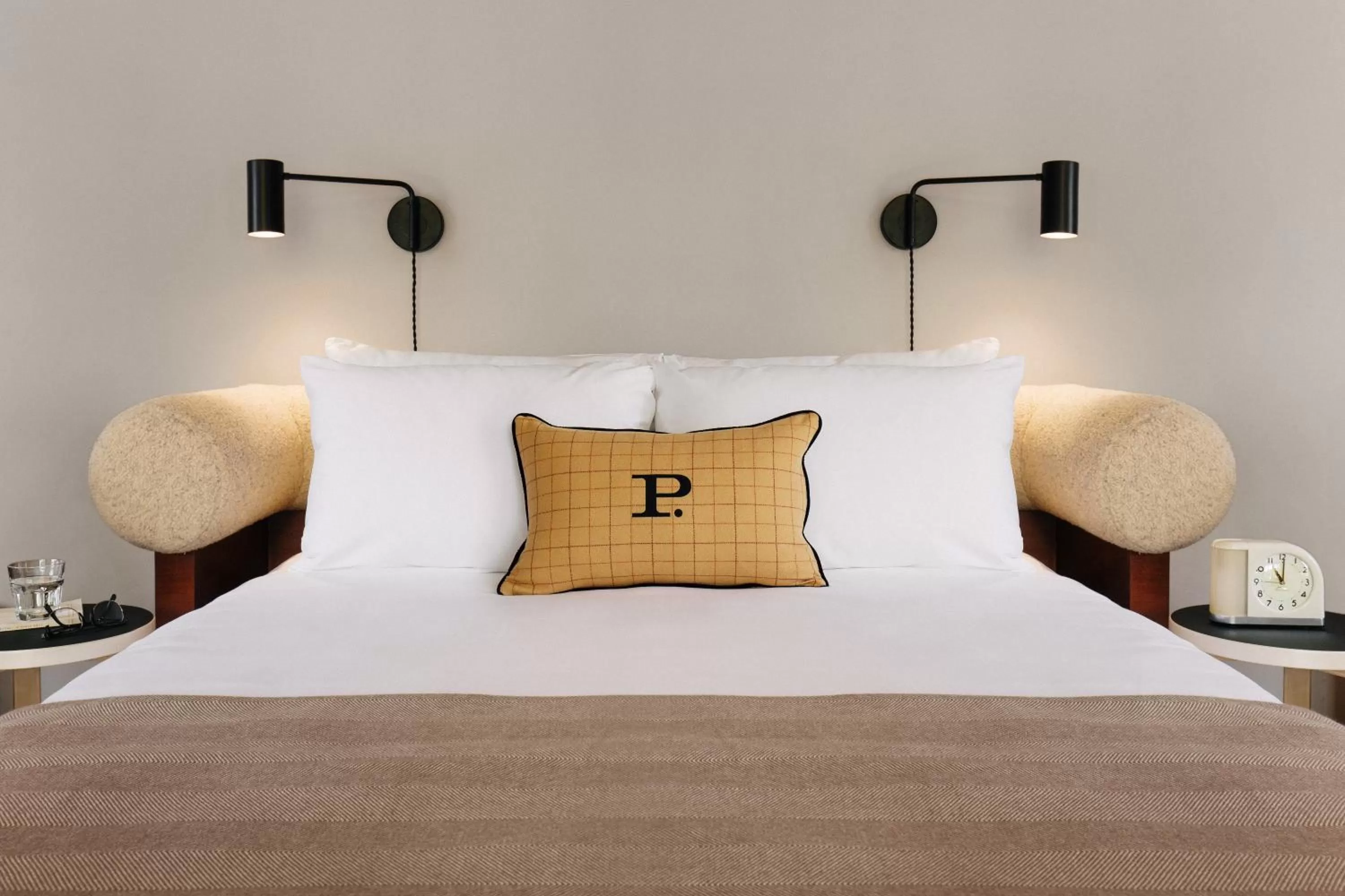 Bed in Palihotel Westwood Village - West Beverly Hills