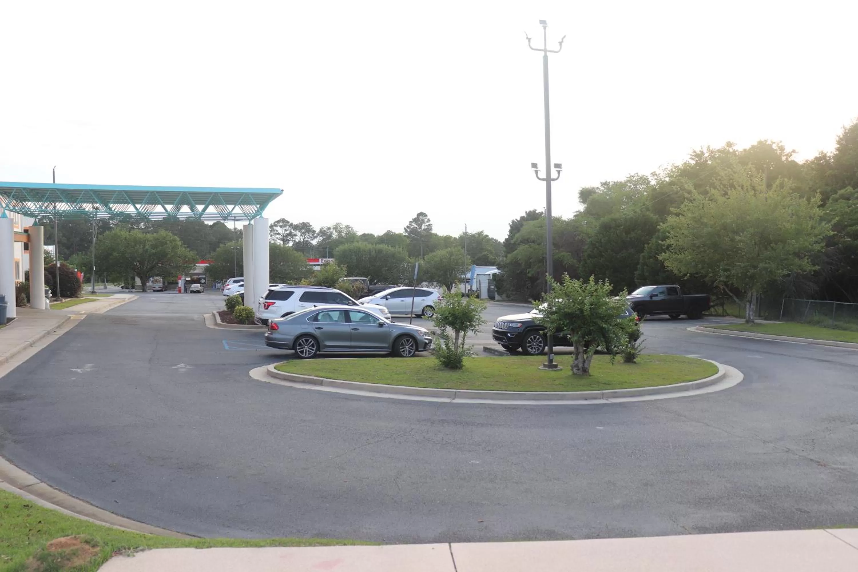 Parking in Howard Johnson by Wyndham Tifton GA I-75