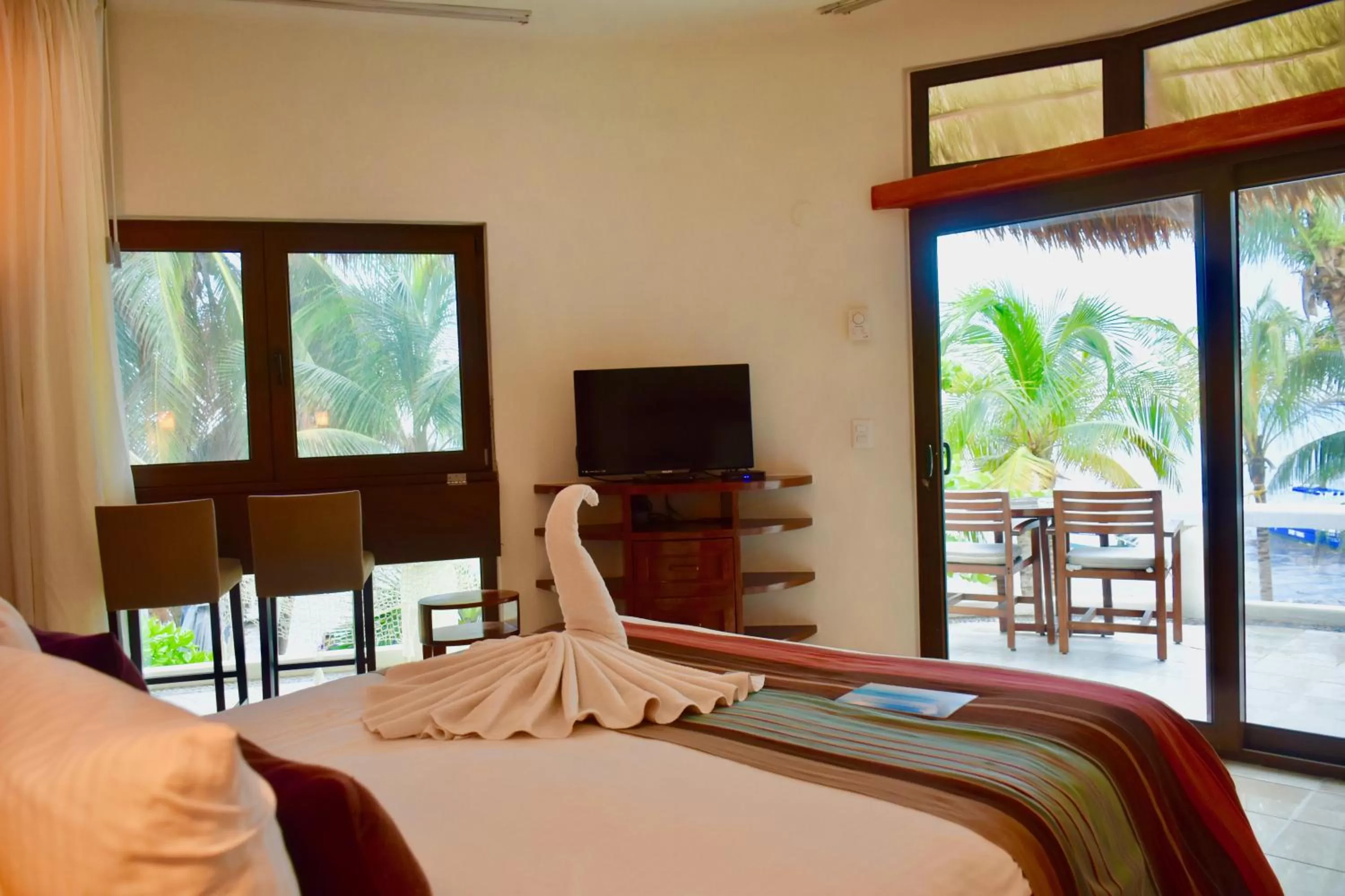Bathroom, Bed in Playa Palms Beach Hotel
