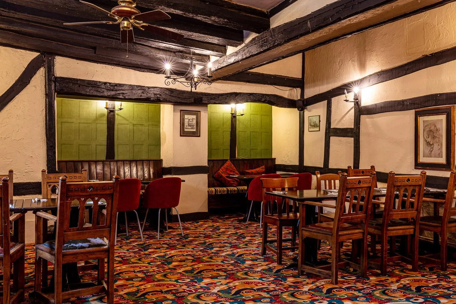 Restaurant/places to eat in The New Inn by Roomsbooked