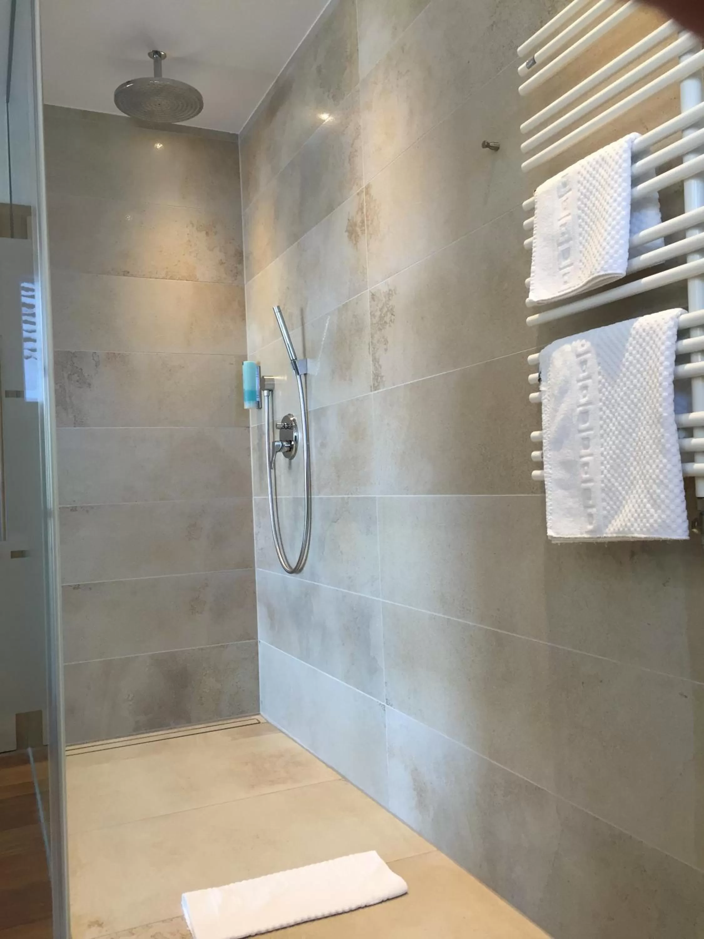 Shower in Hotel Restaurant Jaegersteig