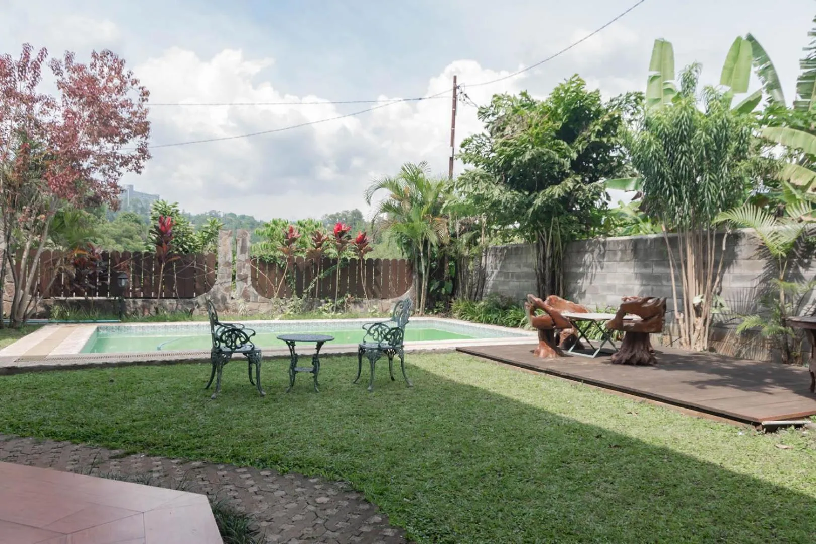 Garden in RedDoorz Plus near Dago Pakar