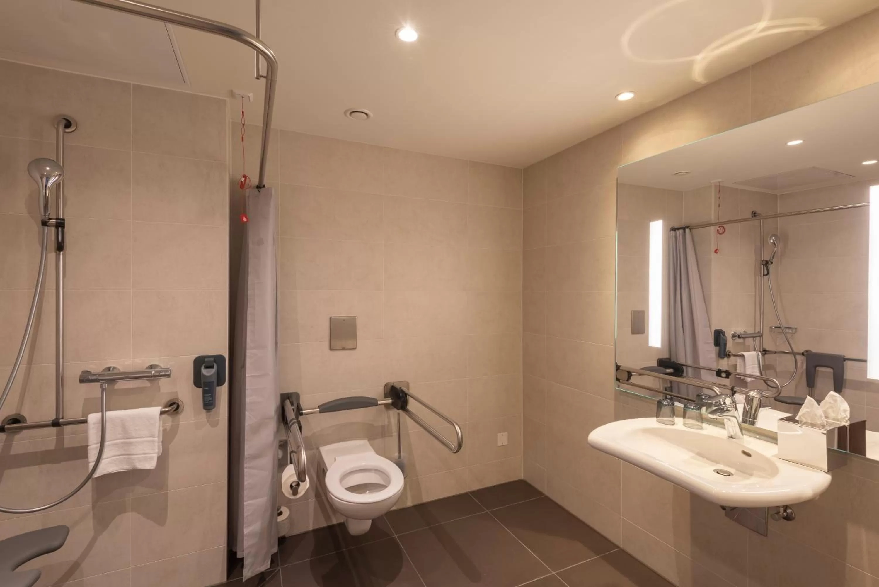 Bathroom in Holiday Inn - Hamburg - Berliner Tor by IHG