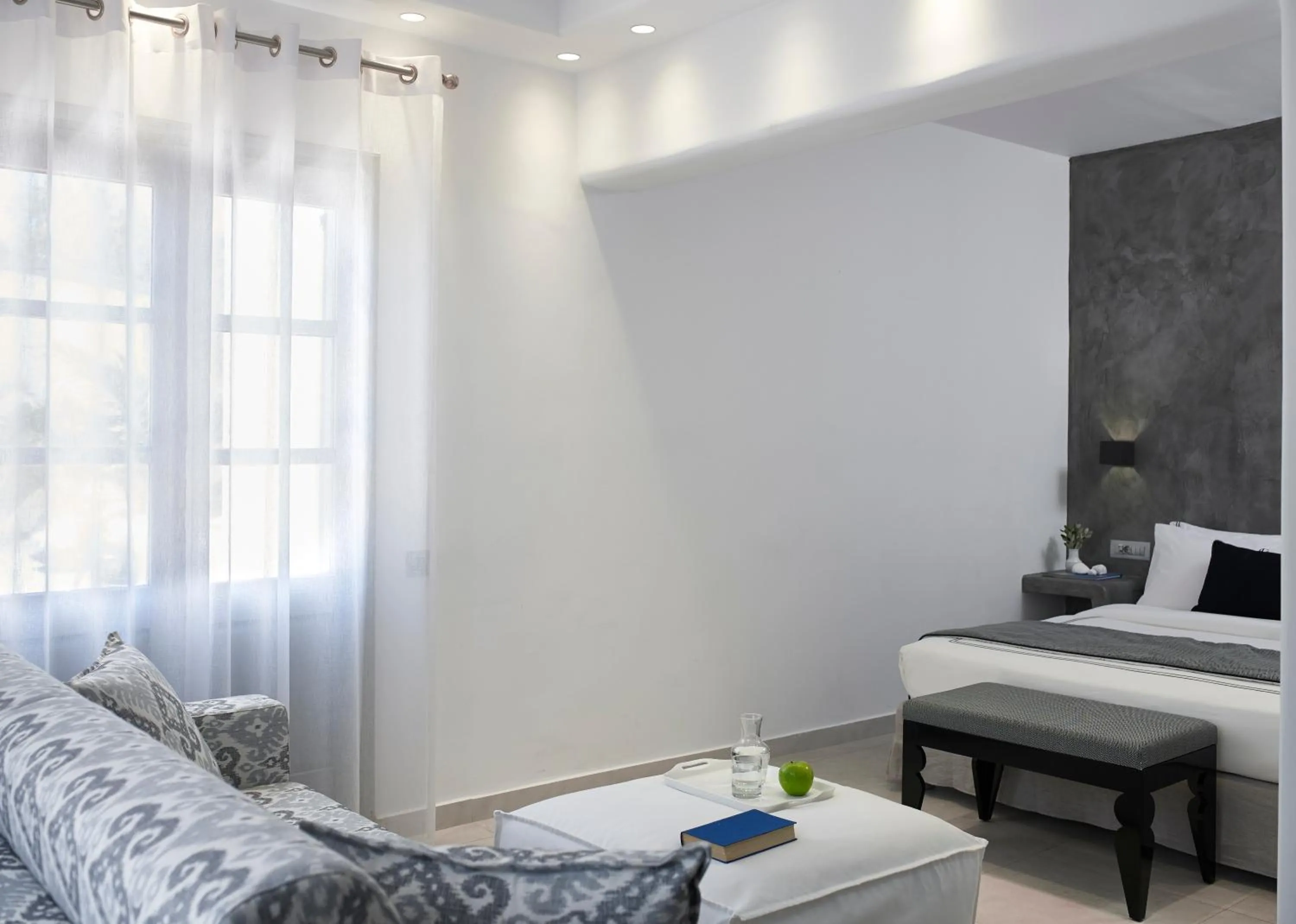 TV and multimedia, Bed in Kalisti Hotel & Suites