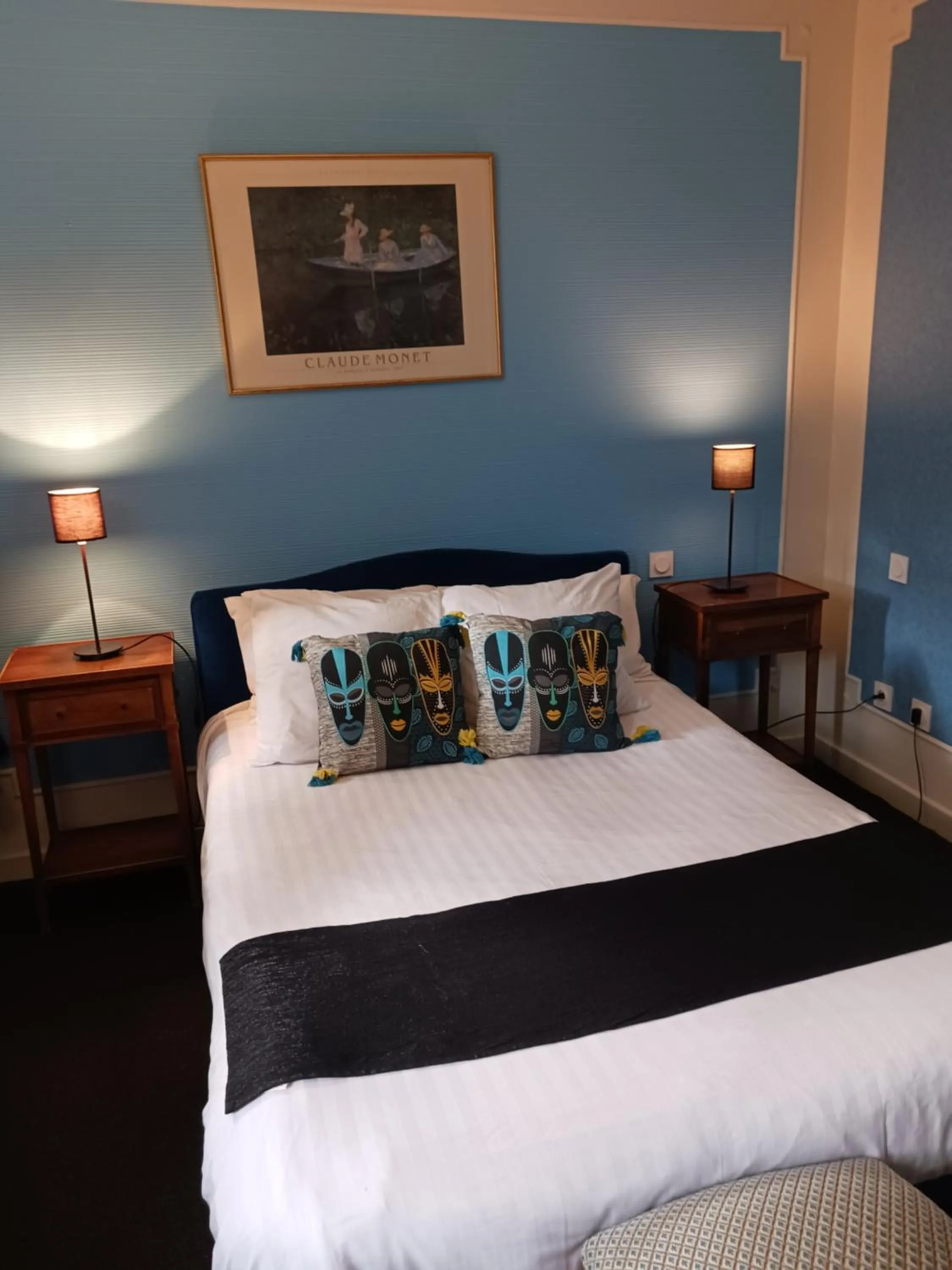 Bed in HOTEL LA COGNETTE A 25 Kilomètres de Châteauroux et 30 Kilomètres de Bourges