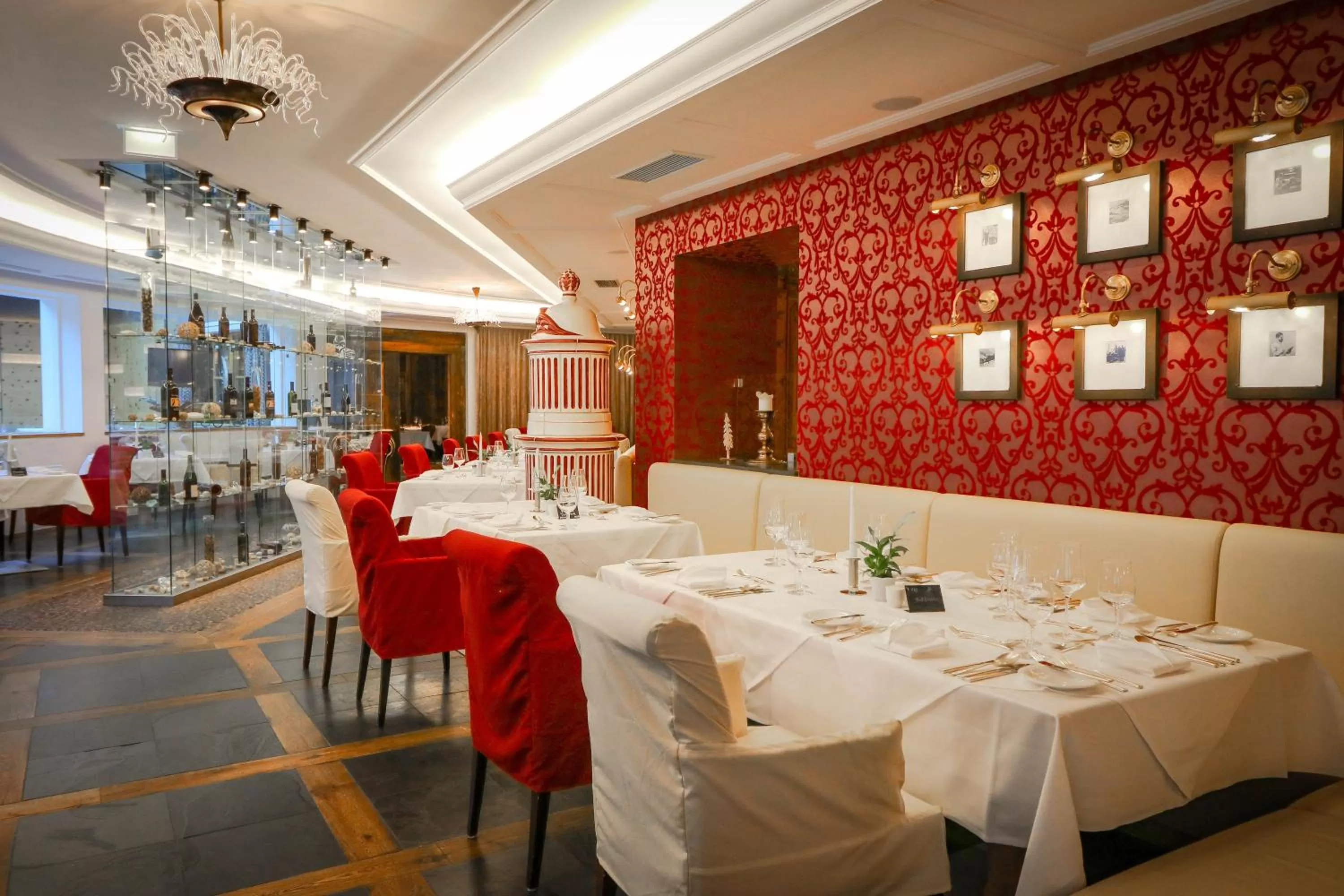 Restaurant/places to eat in Hotel Alpine Palace