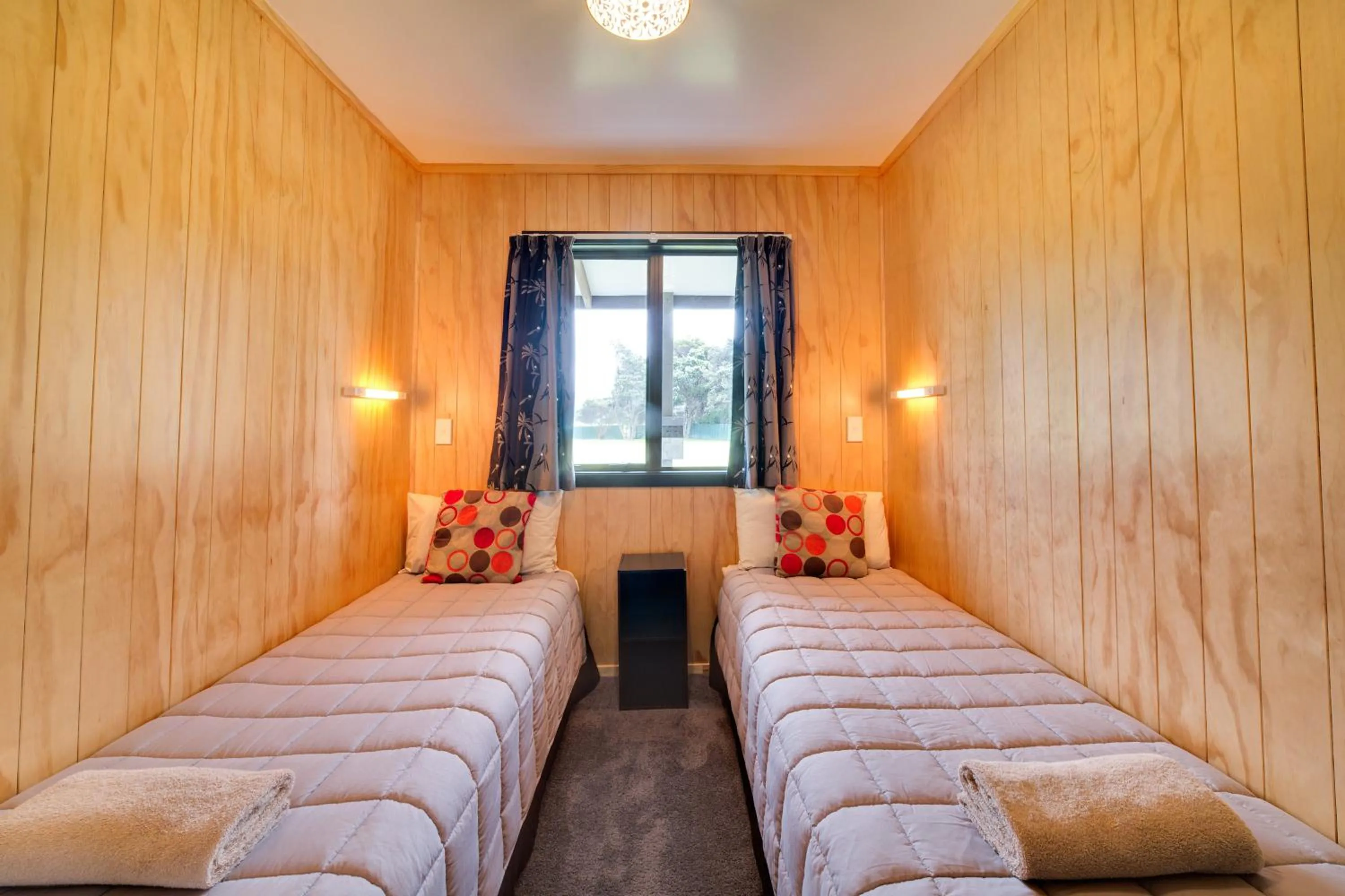 Bedroom, Bed in Wellington TOP 10 Holiday Park