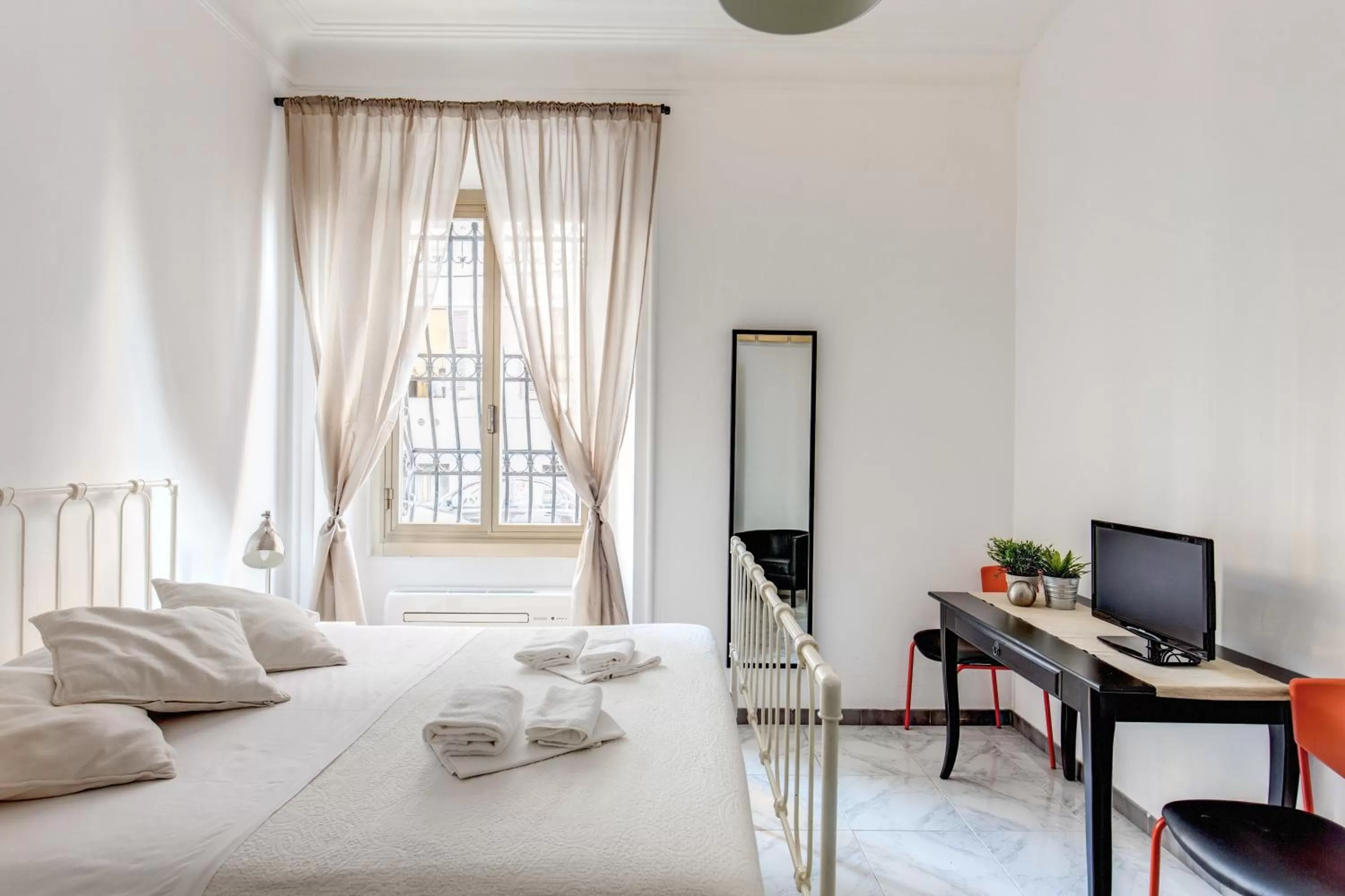 Day, Bed in Locanderia Roma