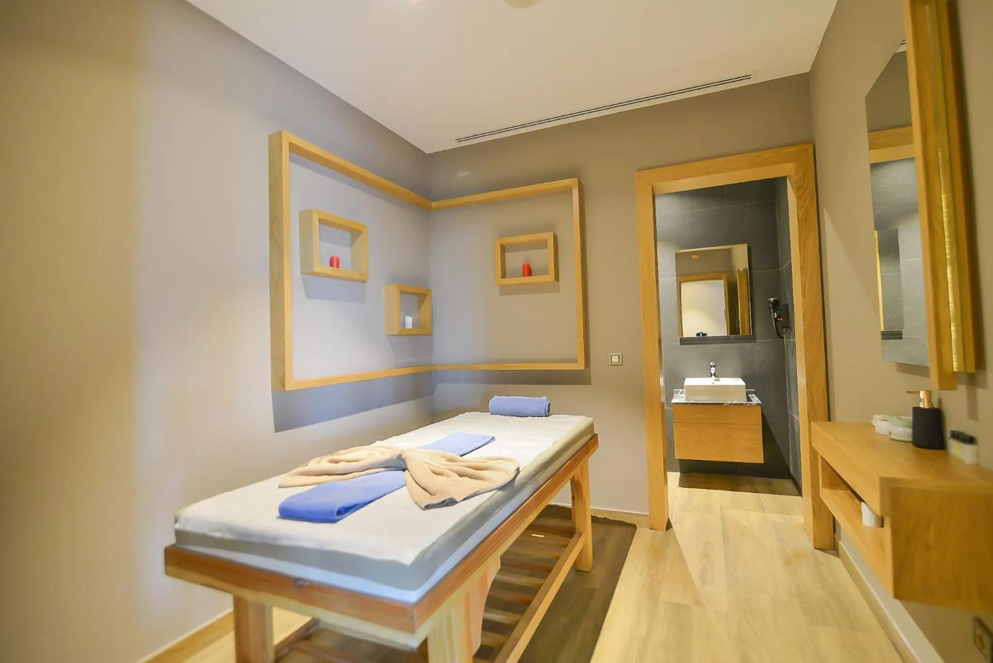 Spa and wellness centre/facilities, Bed in SERENİTY COMFORT Hotel