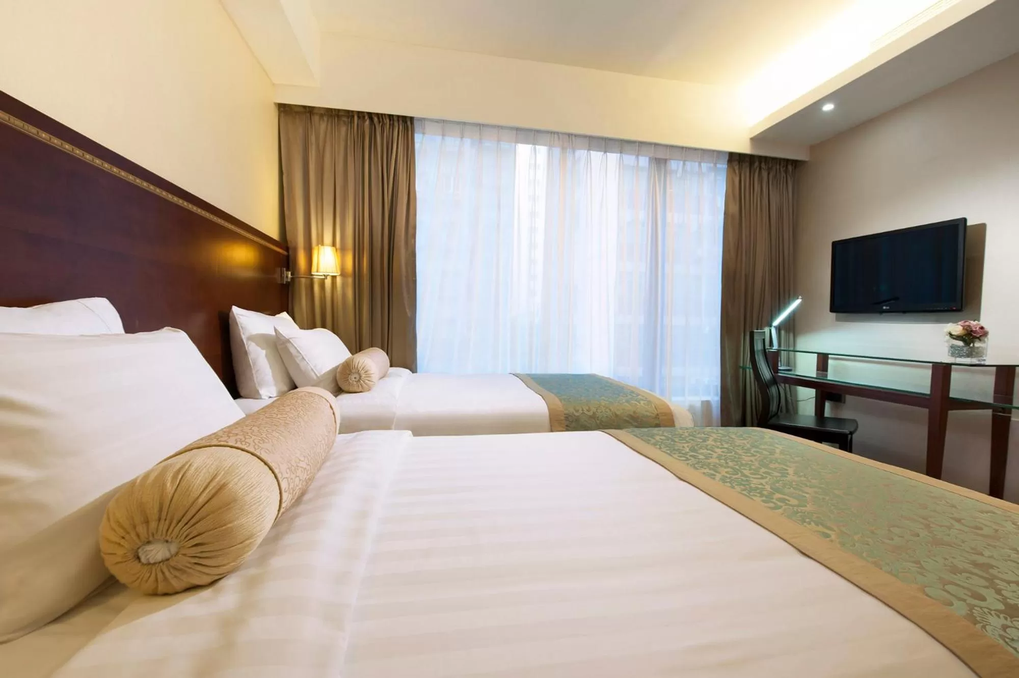 Bed in Brighton Hotel Hong Kong