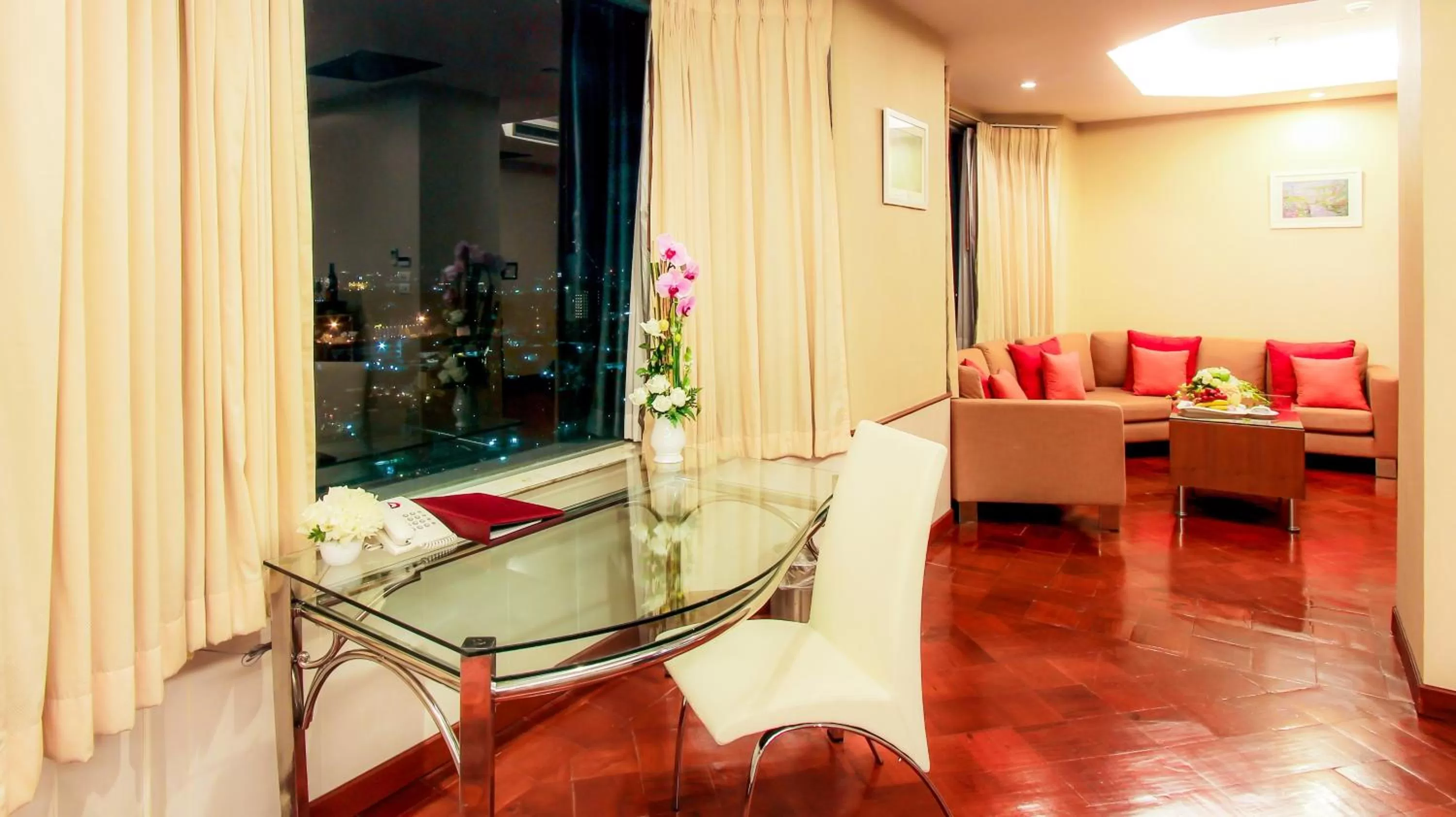 Living room in Duangtawan Hotel Chiang Mai