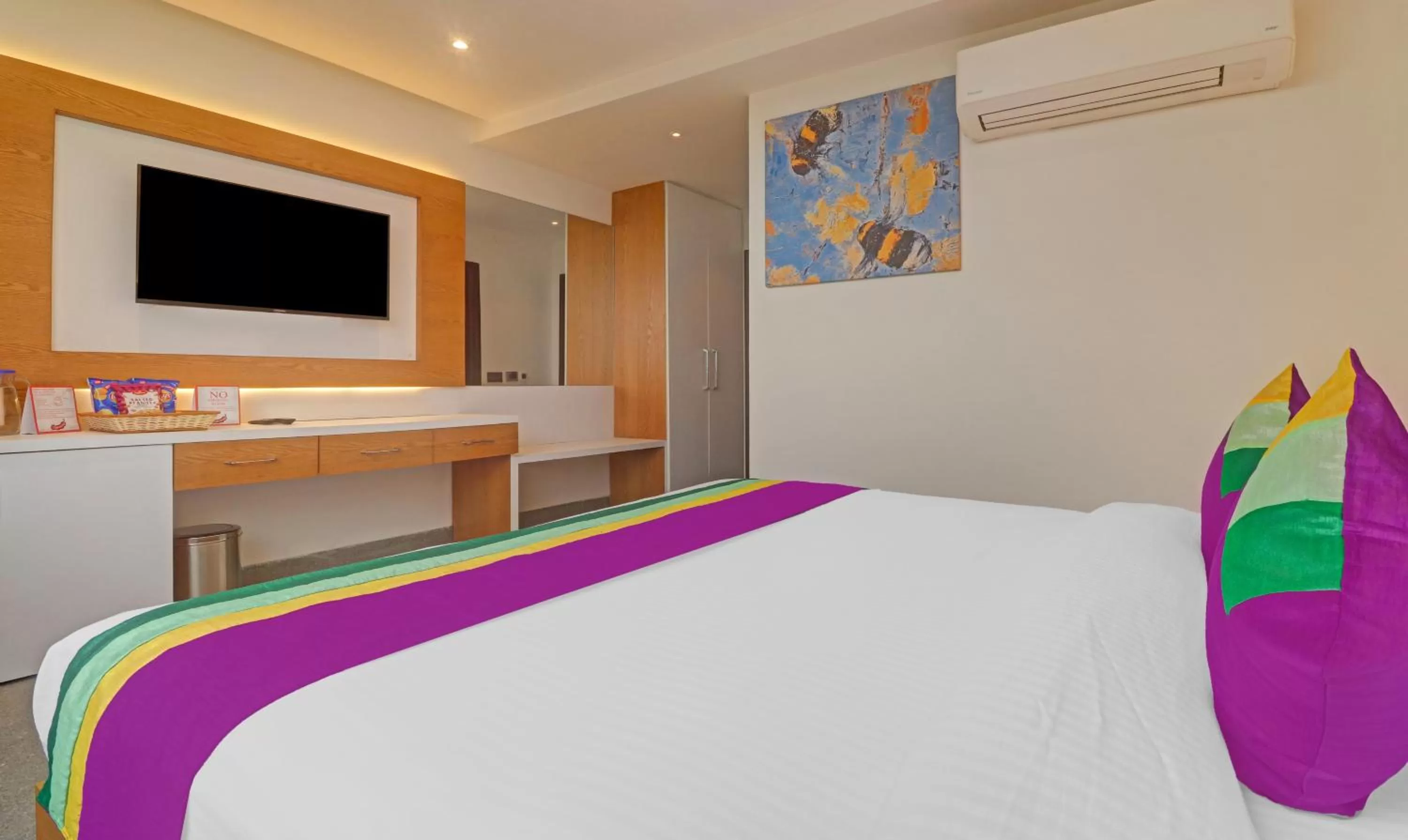 Bedroom, Bed in Treebo Tryst Tamarind