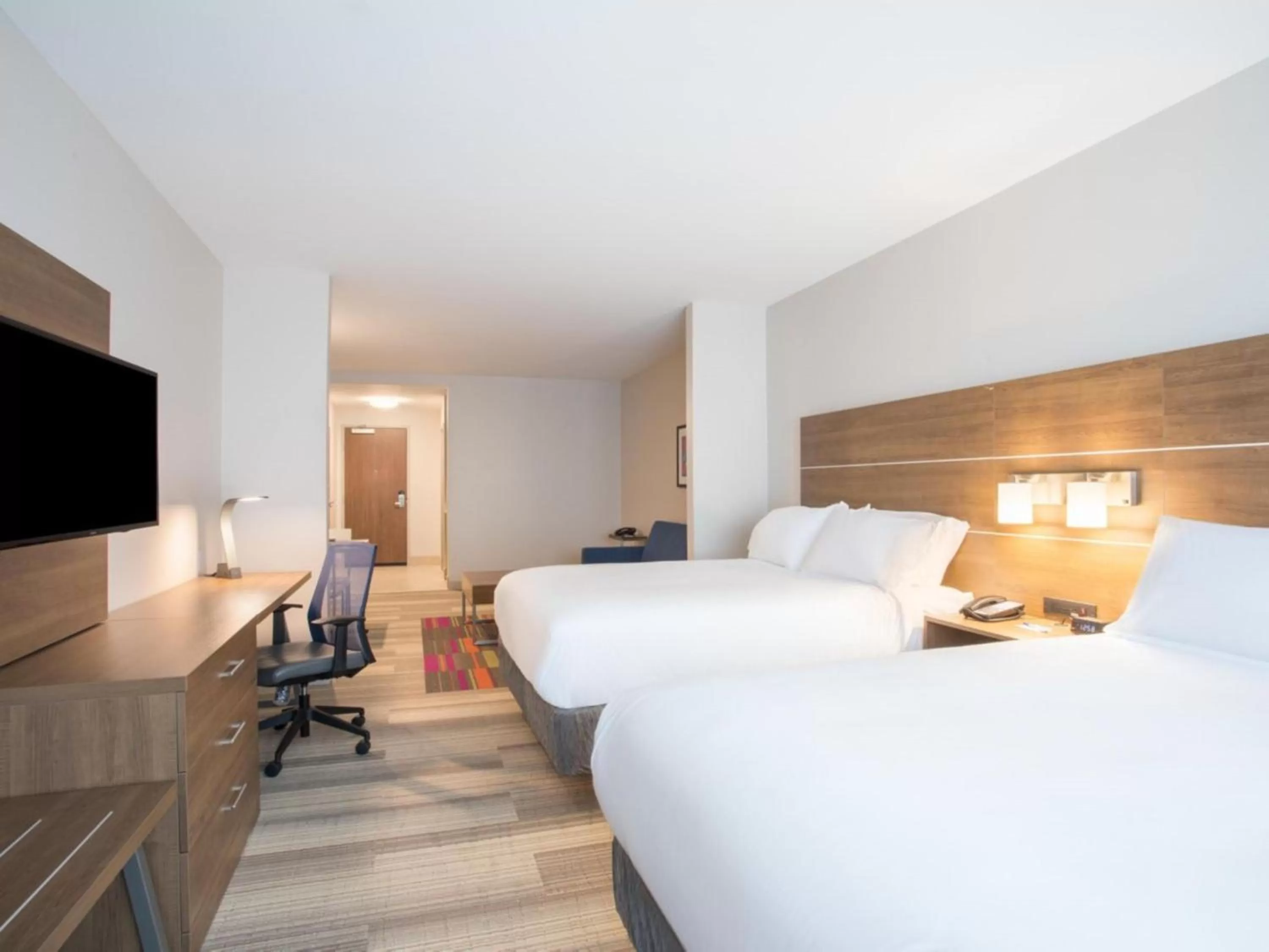 Bedroom, Bed in Holiday Inn Express & Suites Owings Mills-Baltimore Area by IHG