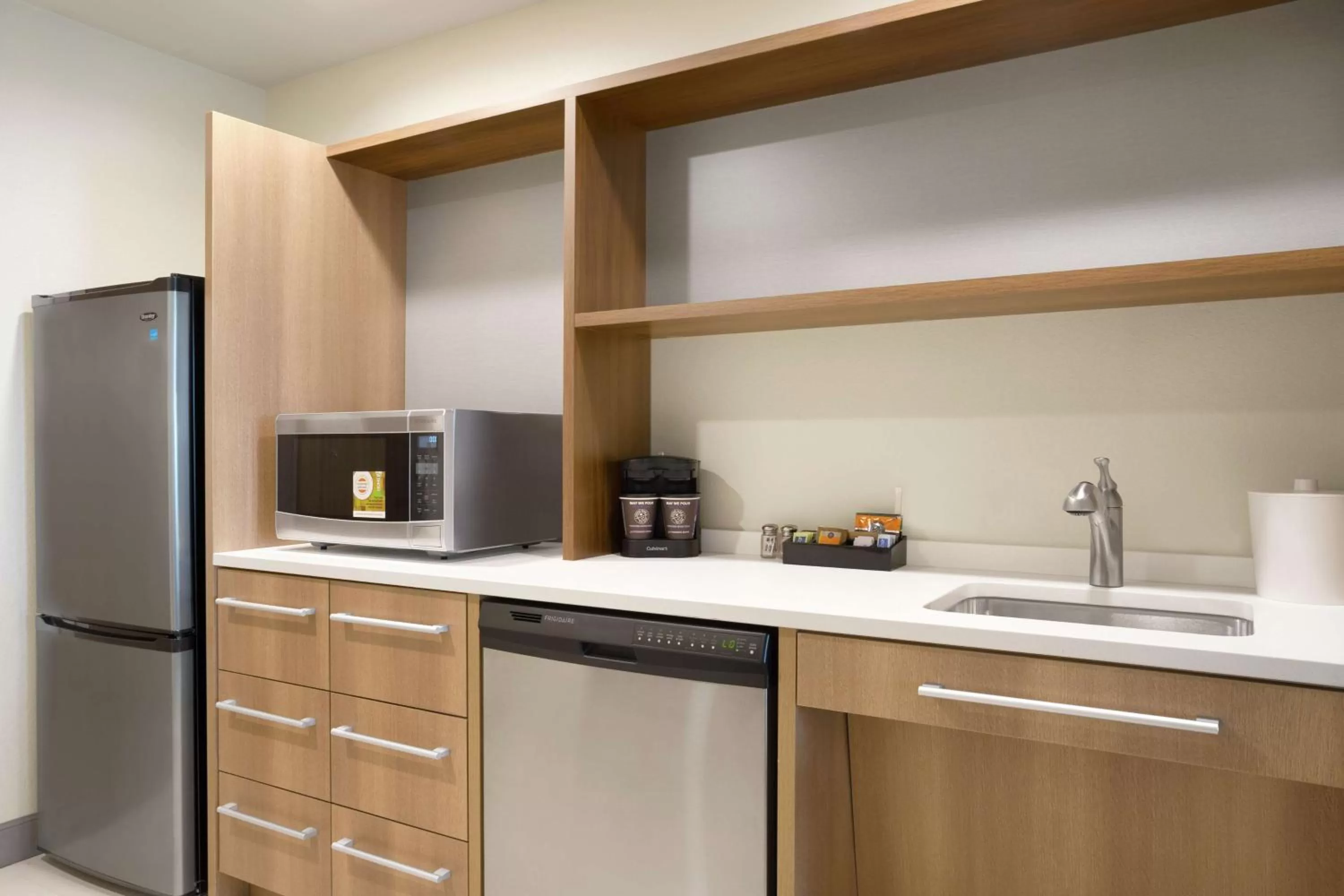 Kitchen or kitchenette in Home2 Suites By Hilton Warminster Horsham