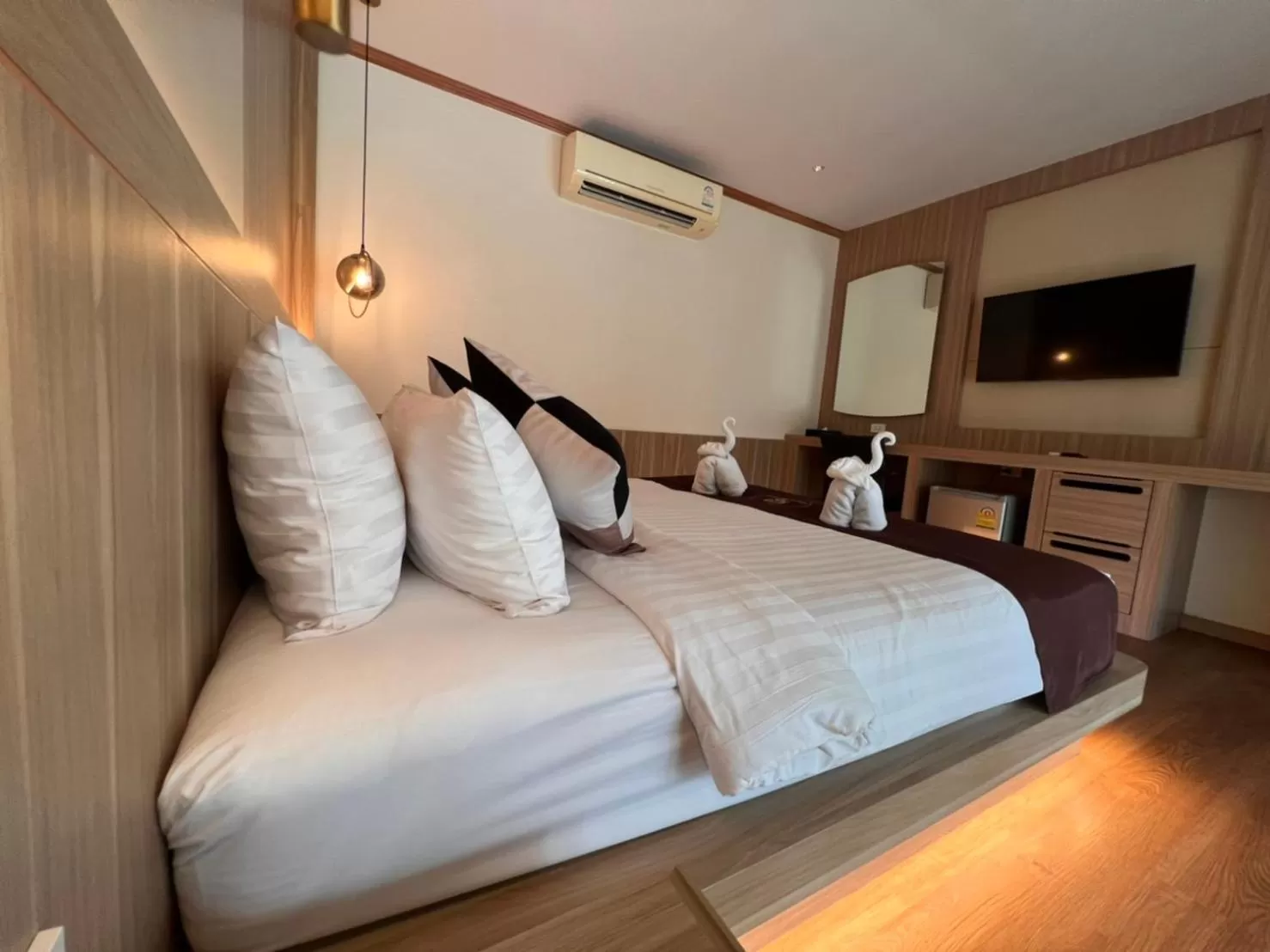 Bed in Maleedee Bay Resort