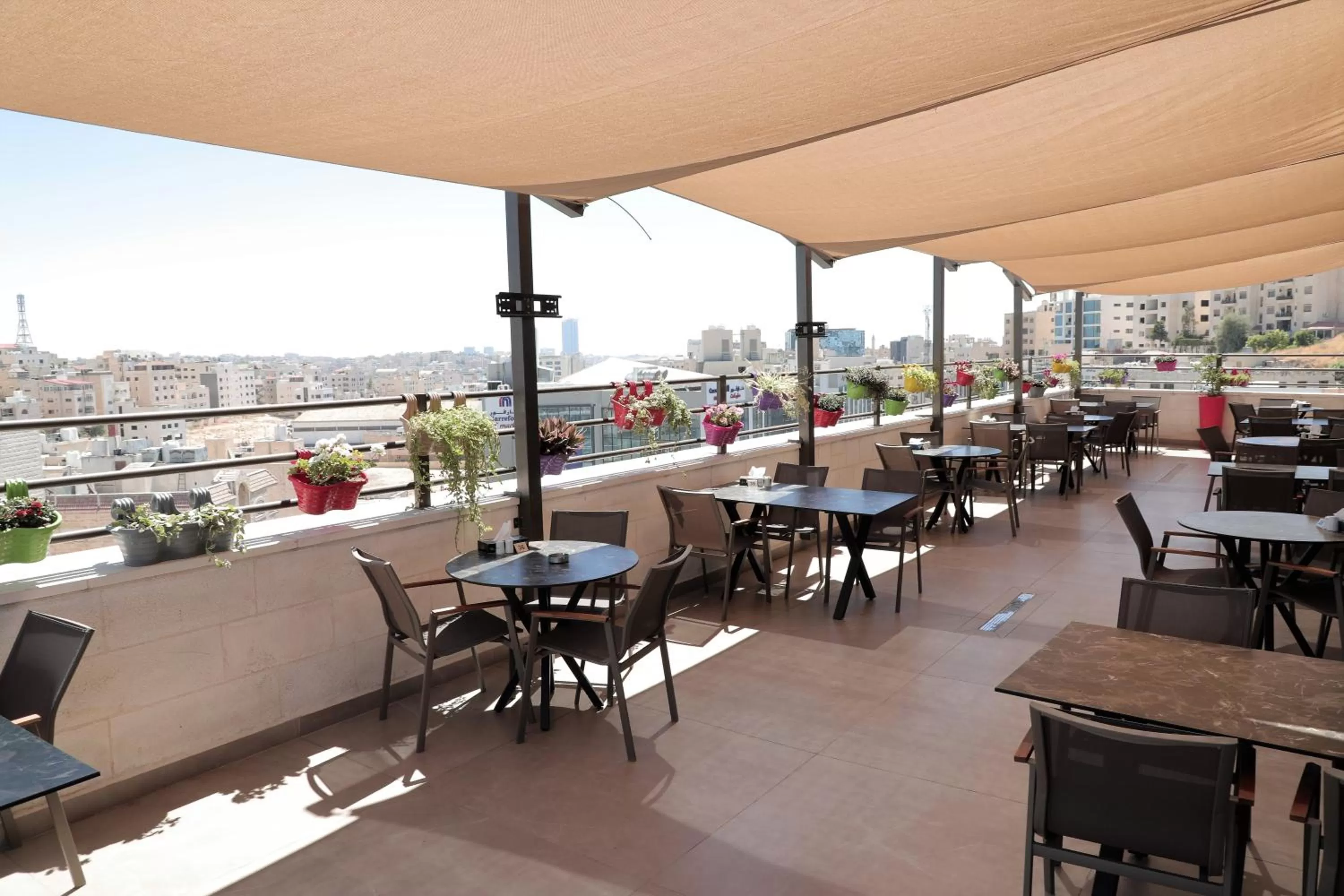 Restaurant/places to eat in Nishan Hotel