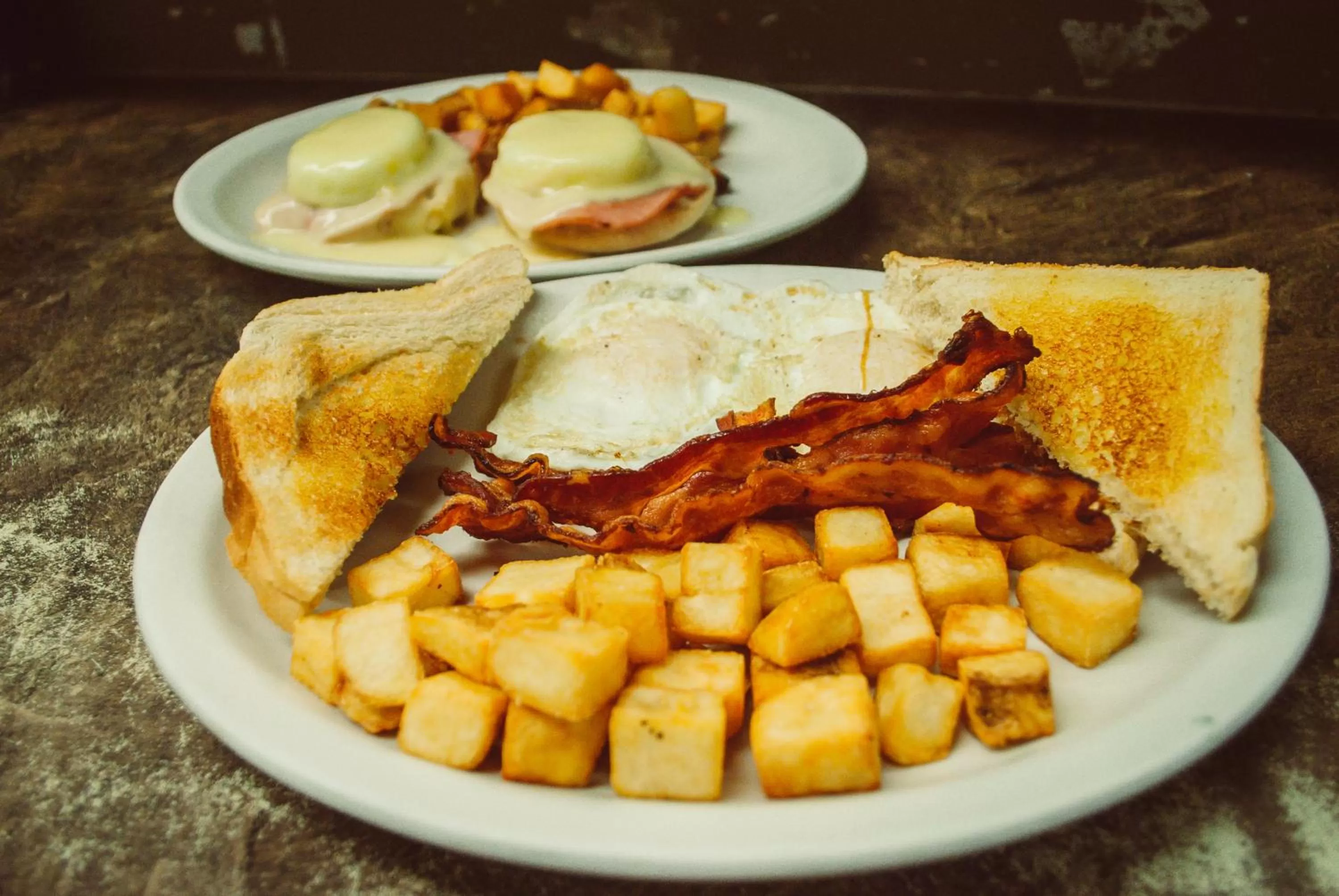 Restaurant/places to eat in 121 Steakhouse & Motel