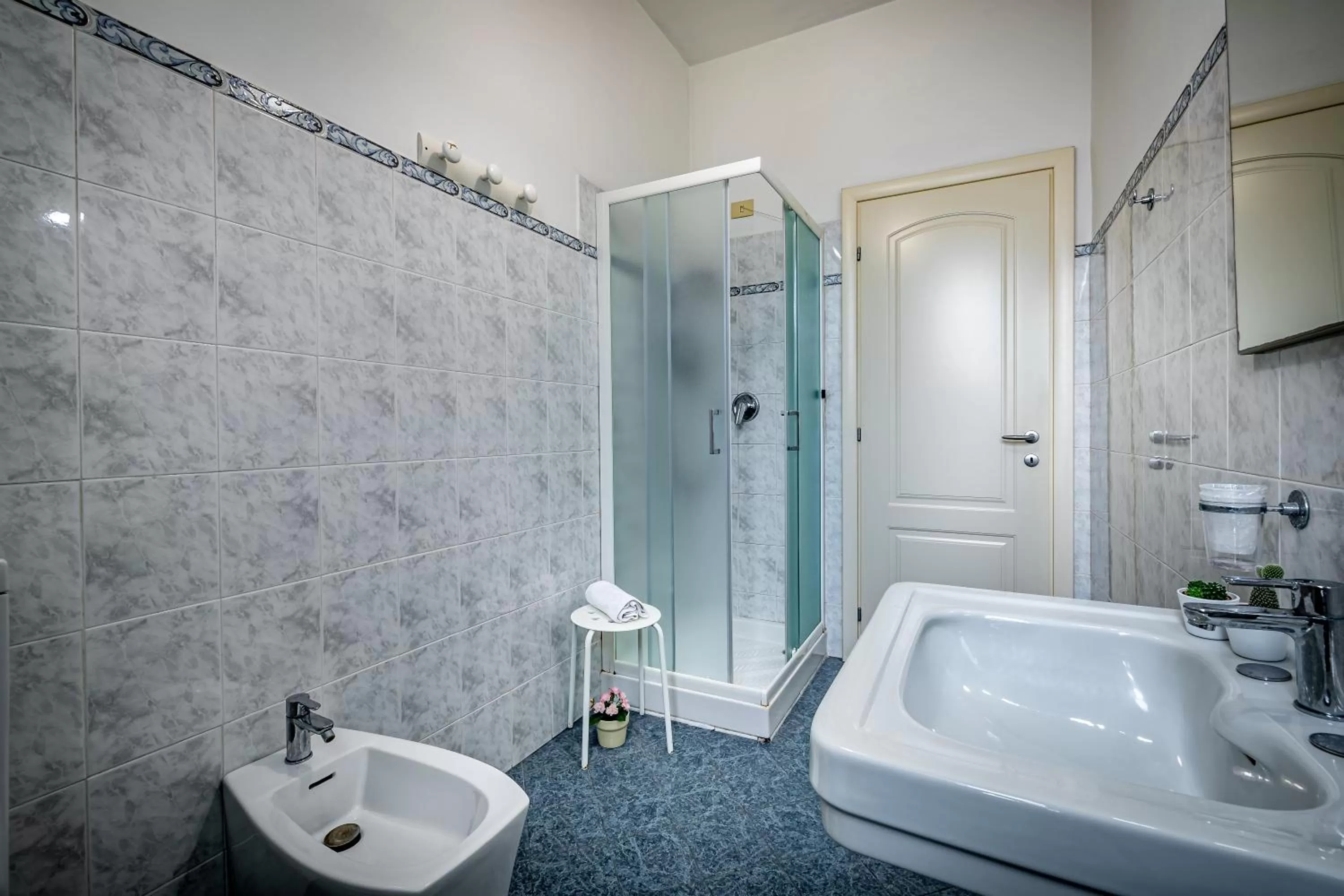 Shower in Maison Bianca B&B