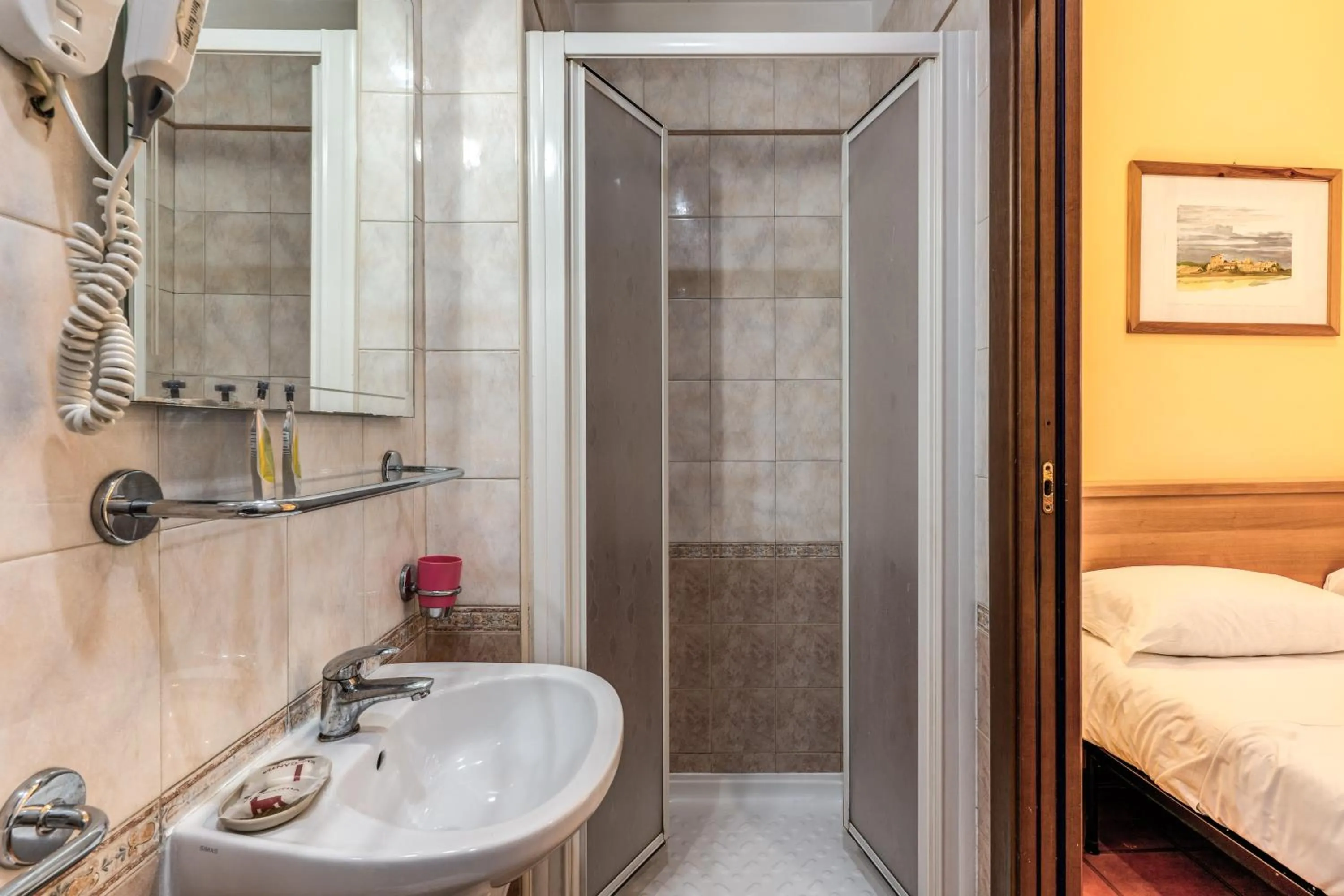 Shower in Hotel Pomezia