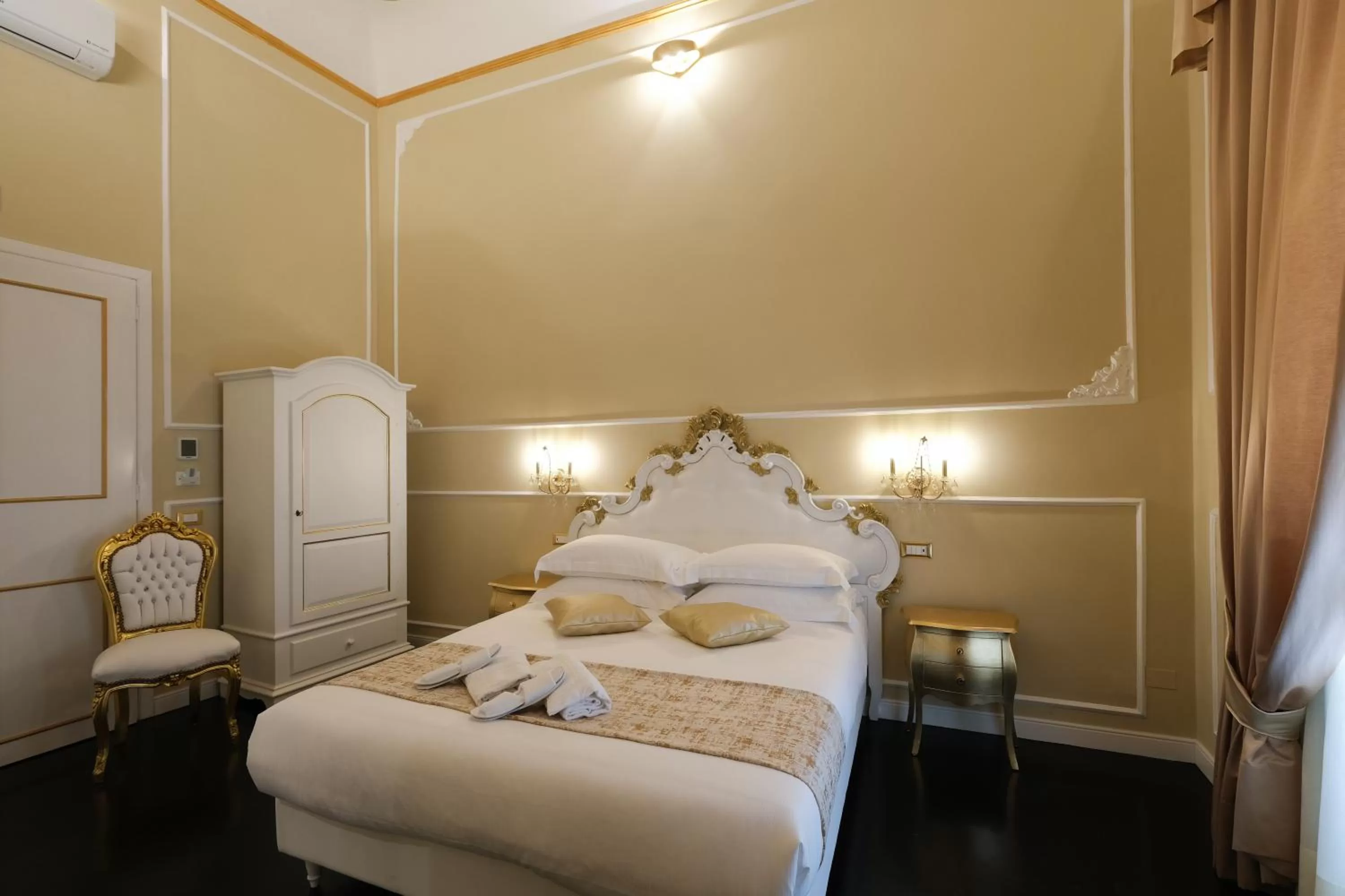 Photo of the whole room, Bed in B&B Kingsman